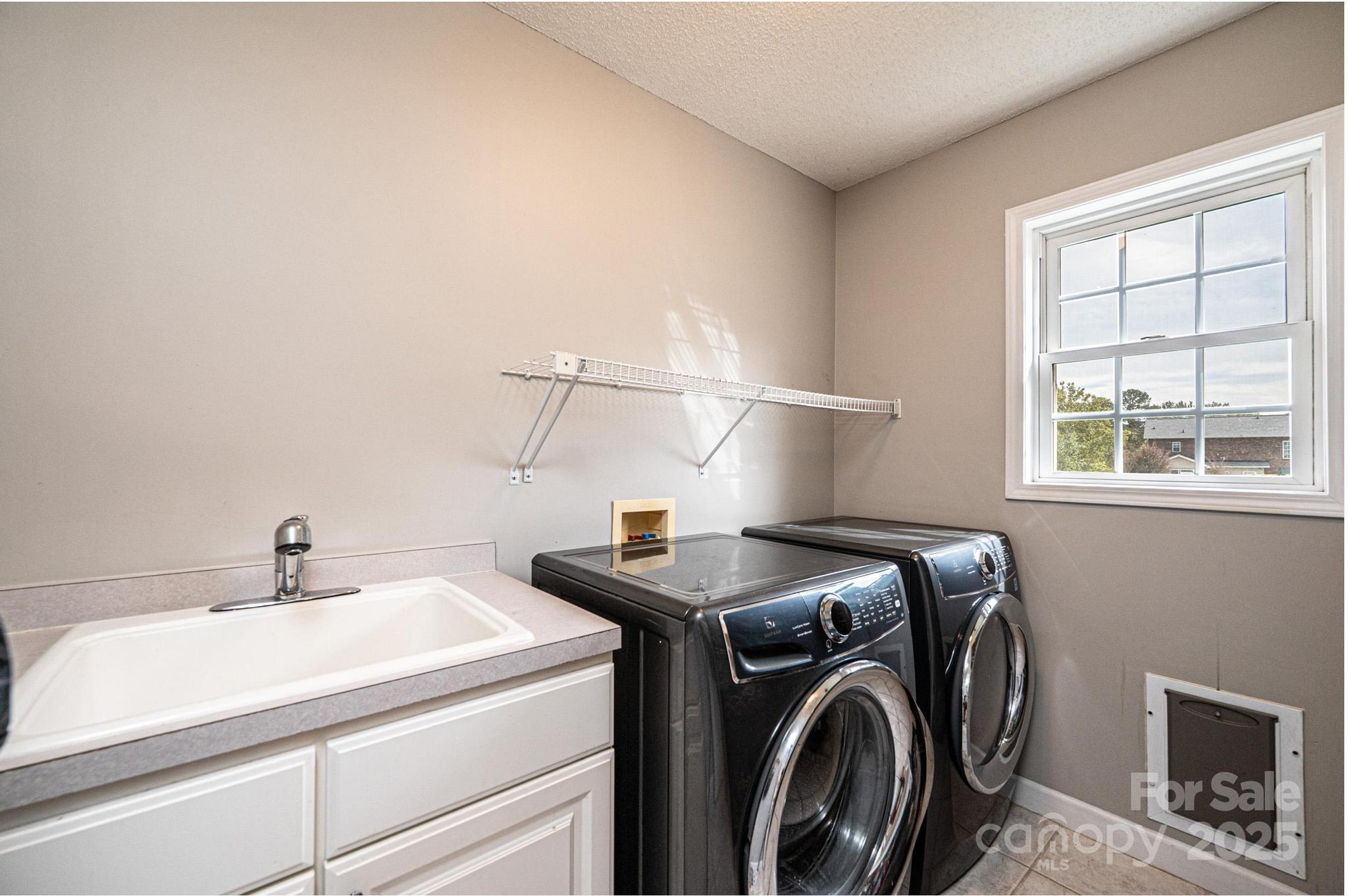 1472 Sweetbriar Lane — Hickory