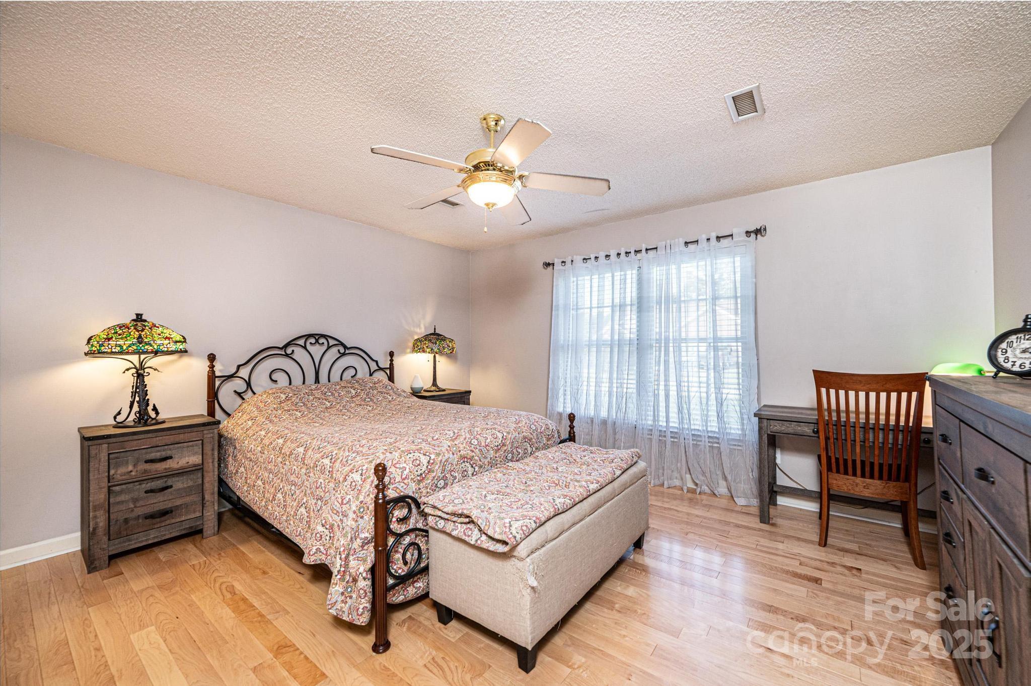 1472 Sweetbriar Lane — Hickory