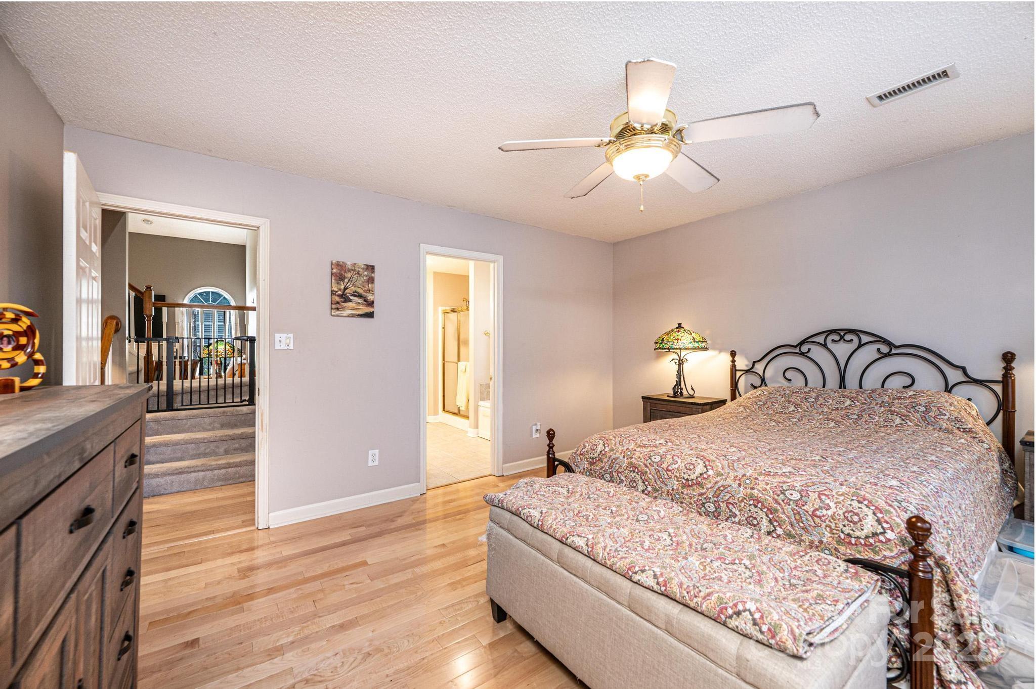 1472 Sweetbriar Lane — Hickory