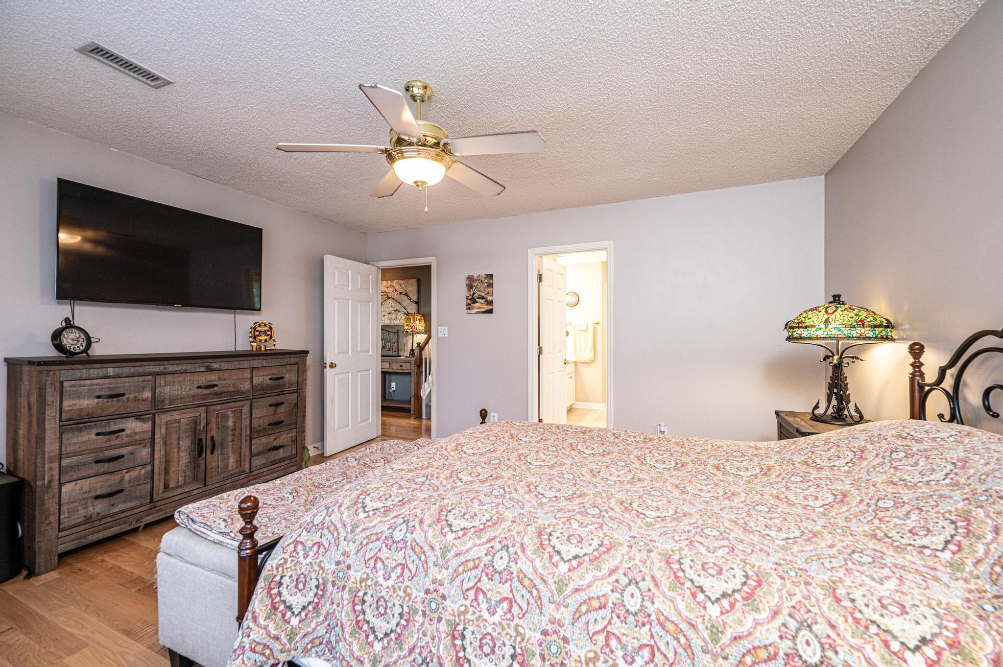 1472 Sweetbriar Lane — Hickory