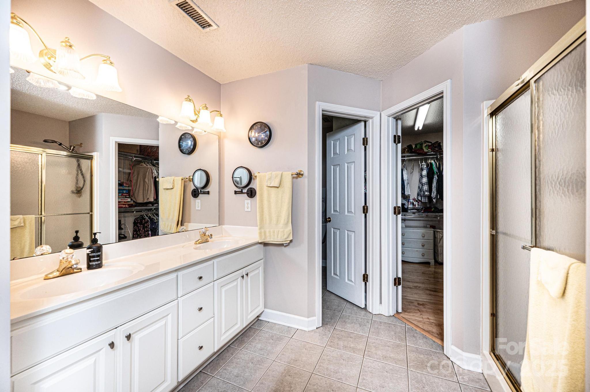 1472 Sweetbriar Lane — Hickory