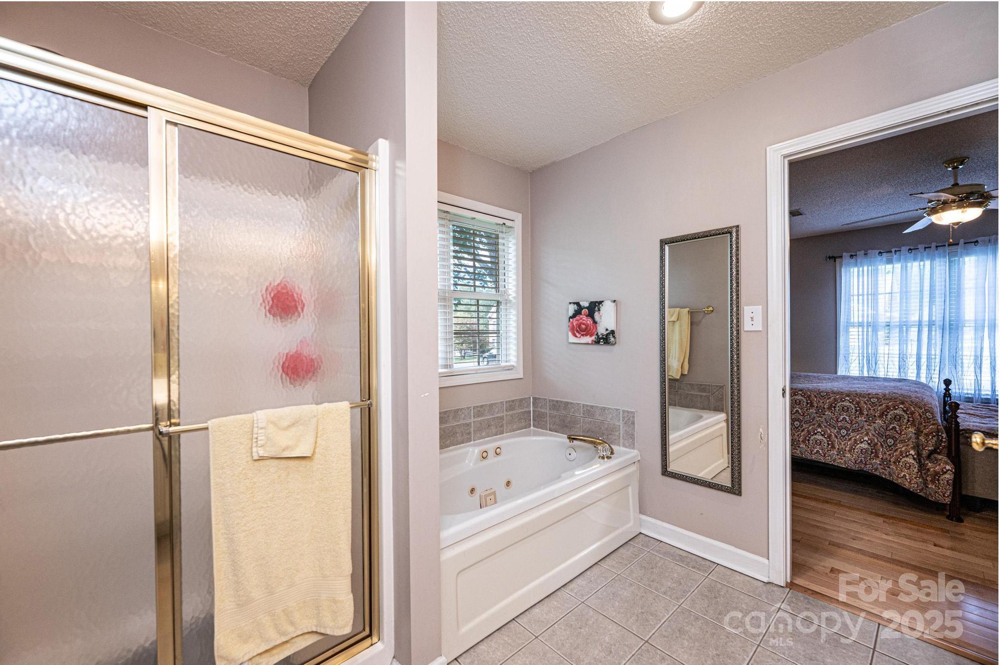 1472 Sweetbriar Lane — Hickory