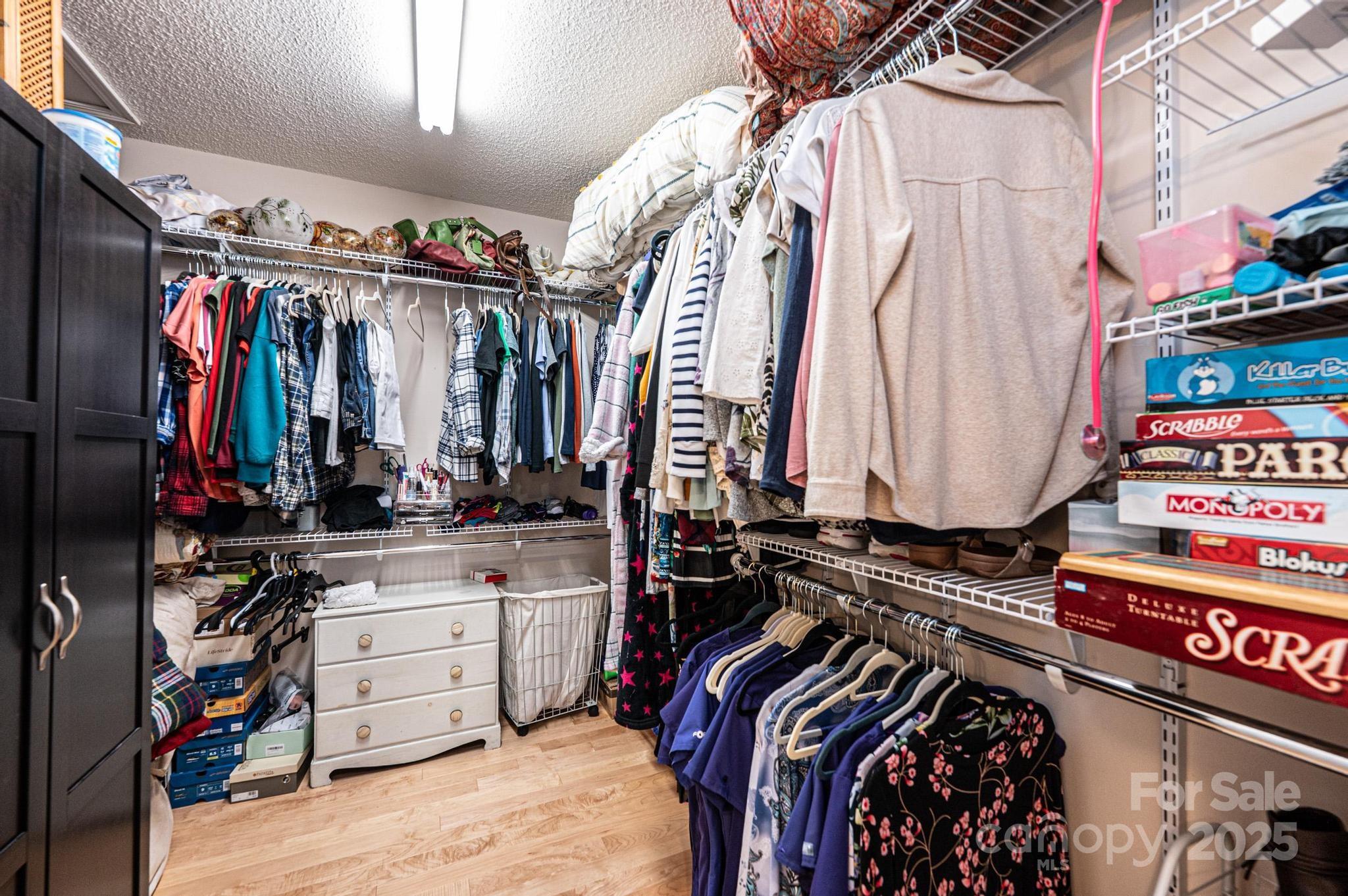 1472 Sweetbriar Lane — Hickory