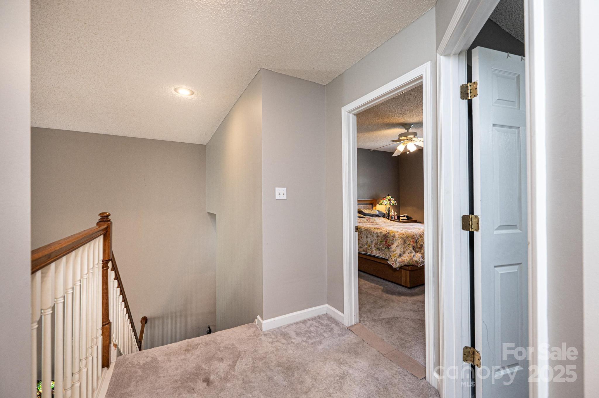 1472 Sweetbriar Lane — Hickory