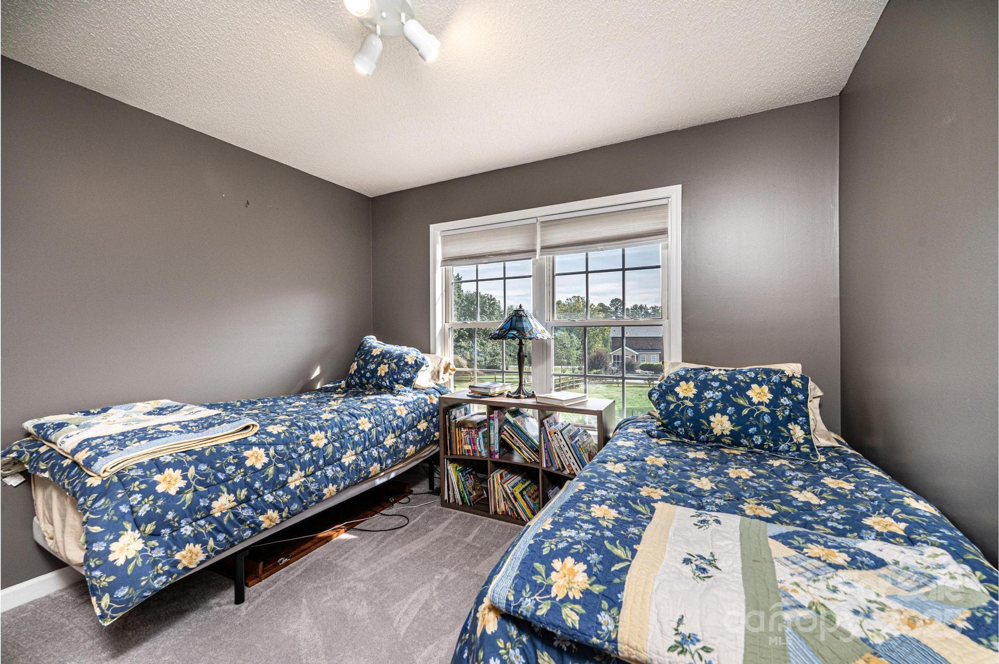 1472 Sweetbriar Lane — Hickory