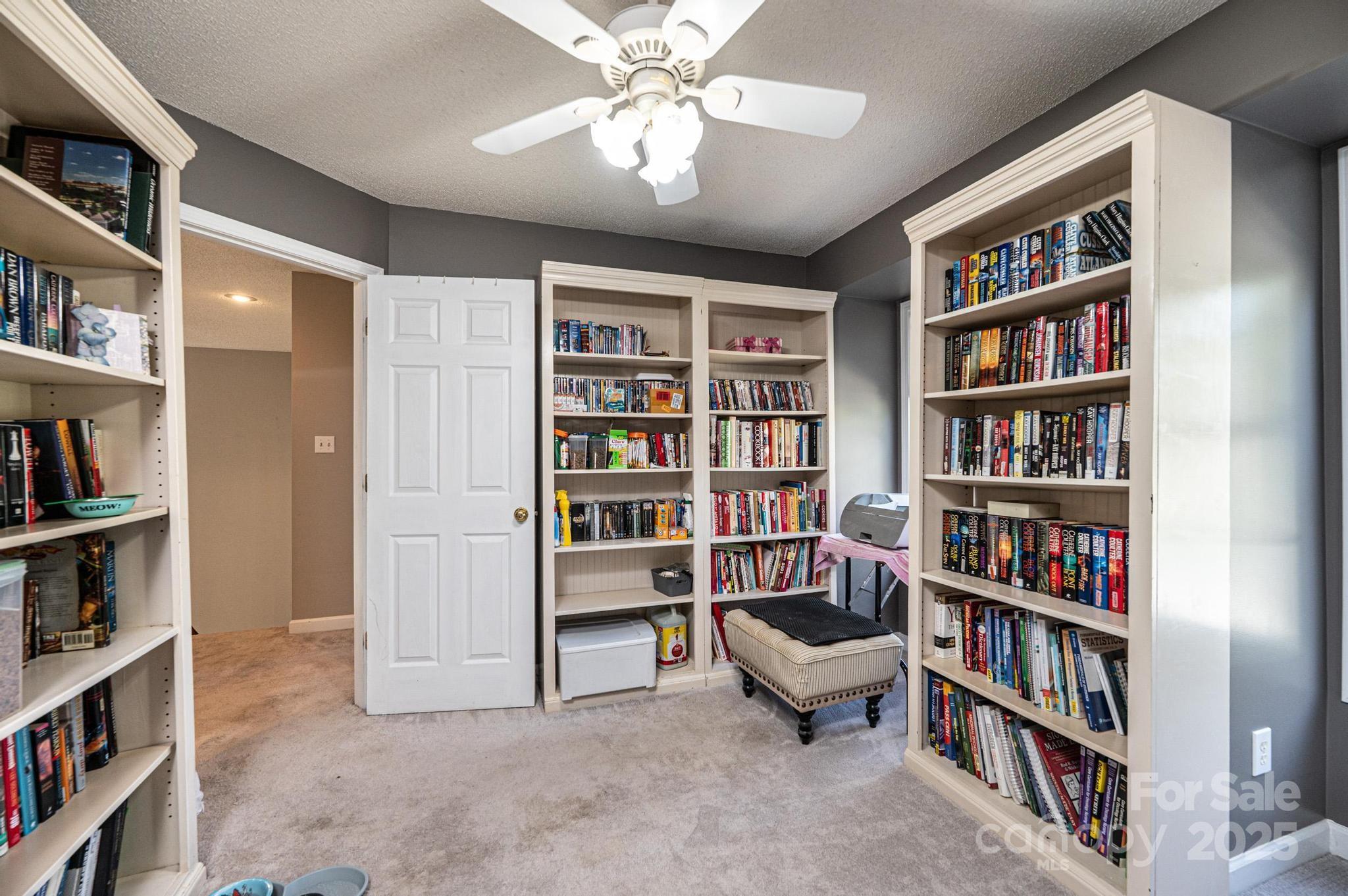 1472 Sweetbriar Lane — Hickory