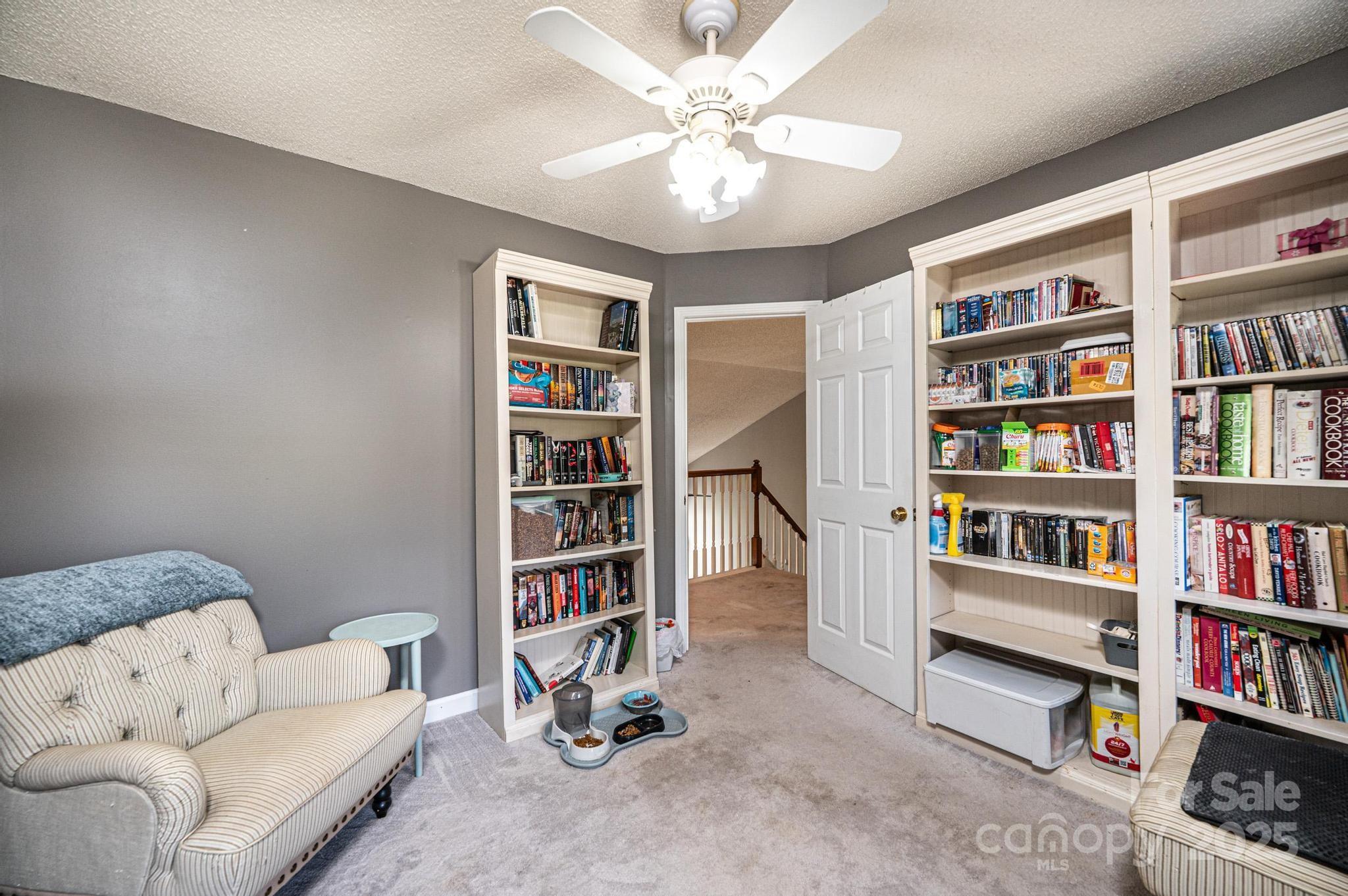 1472 Sweetbriar Lane — Hickory