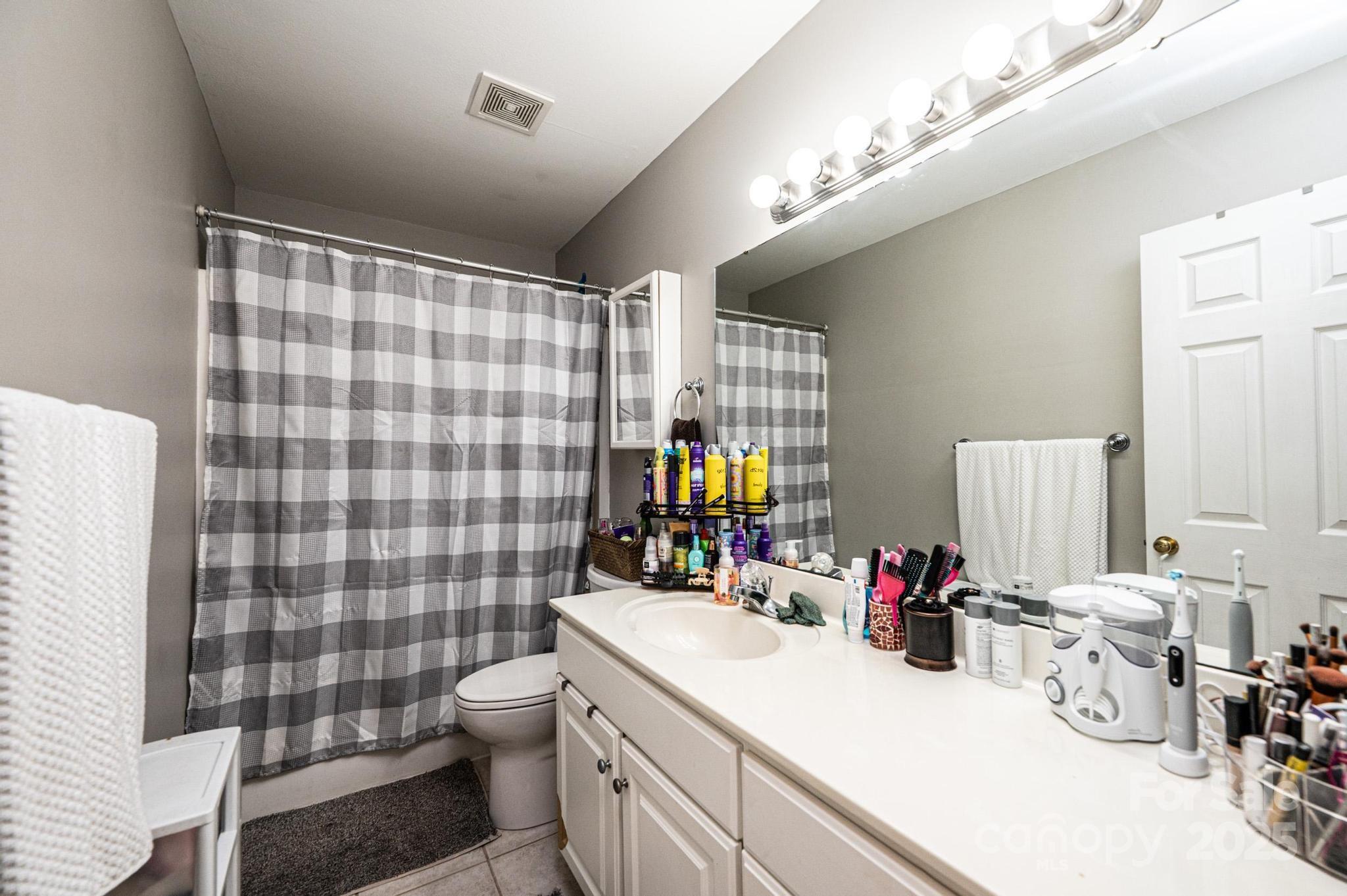 1472 Sweetbriar Lane — Hickory