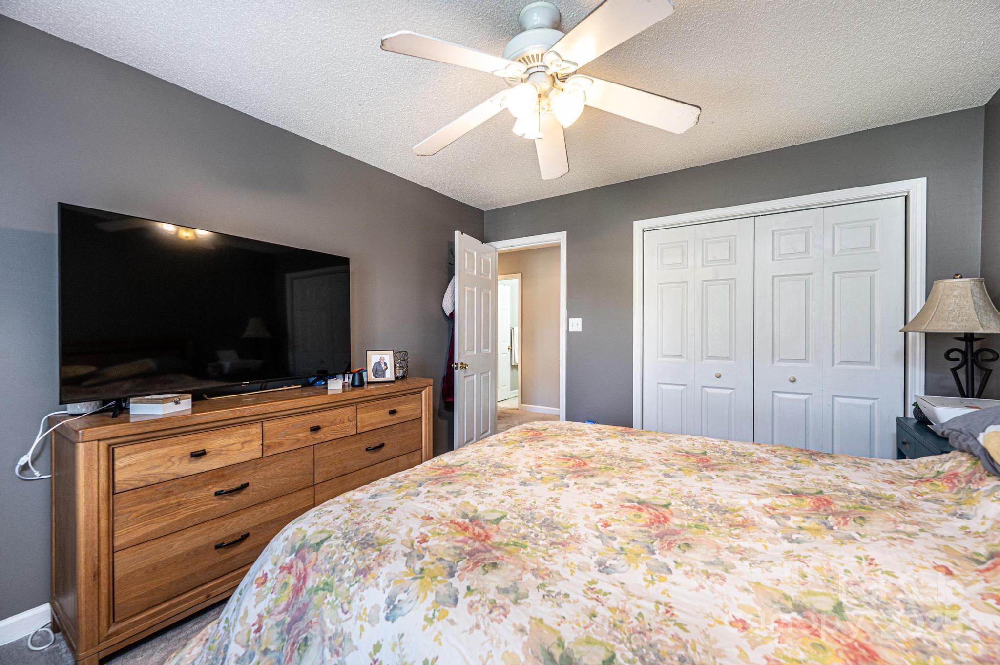 1472 Sweetbriar Lane — Hickory