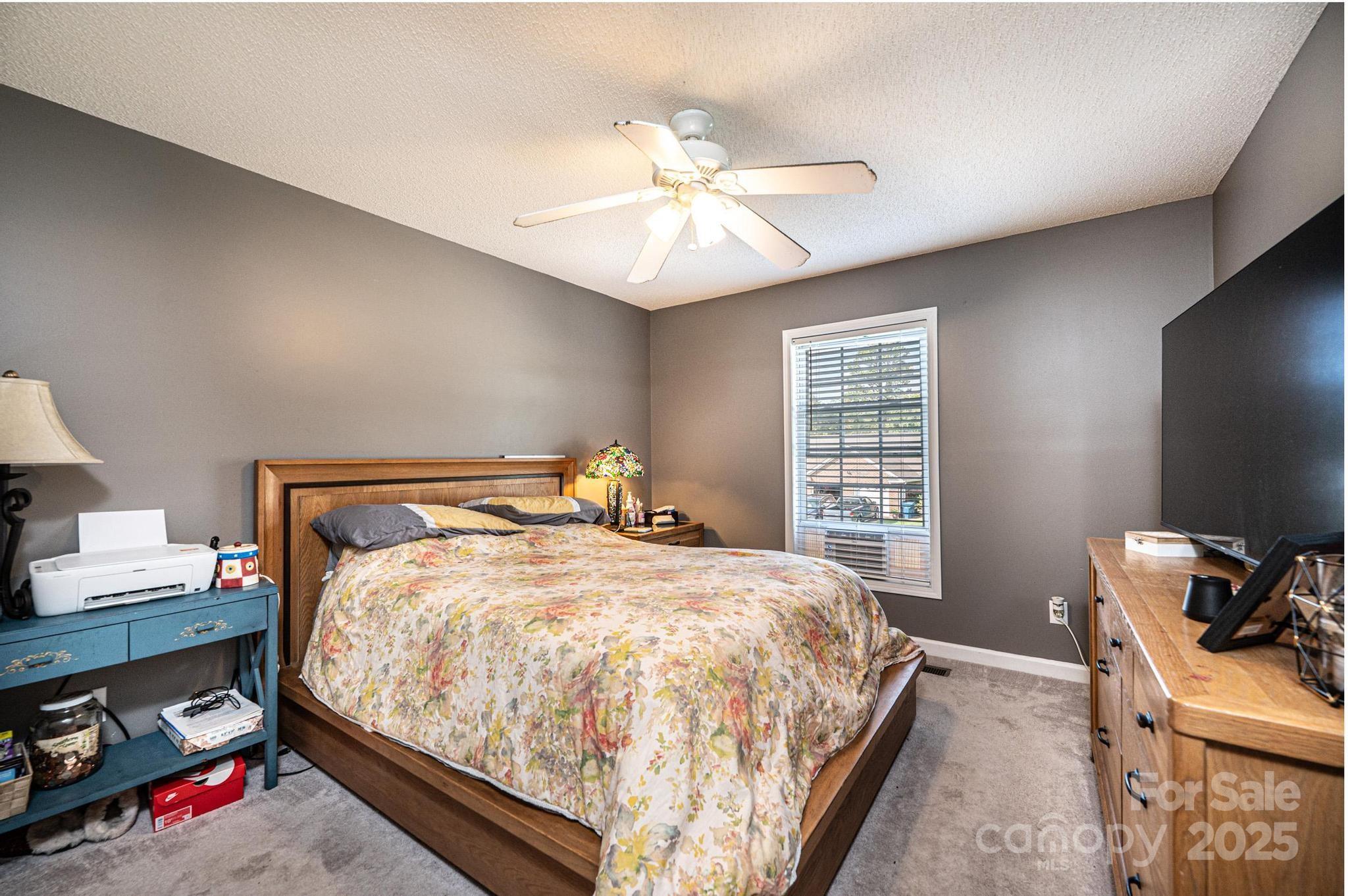 1472 Sweetbriar Lane — Hickory