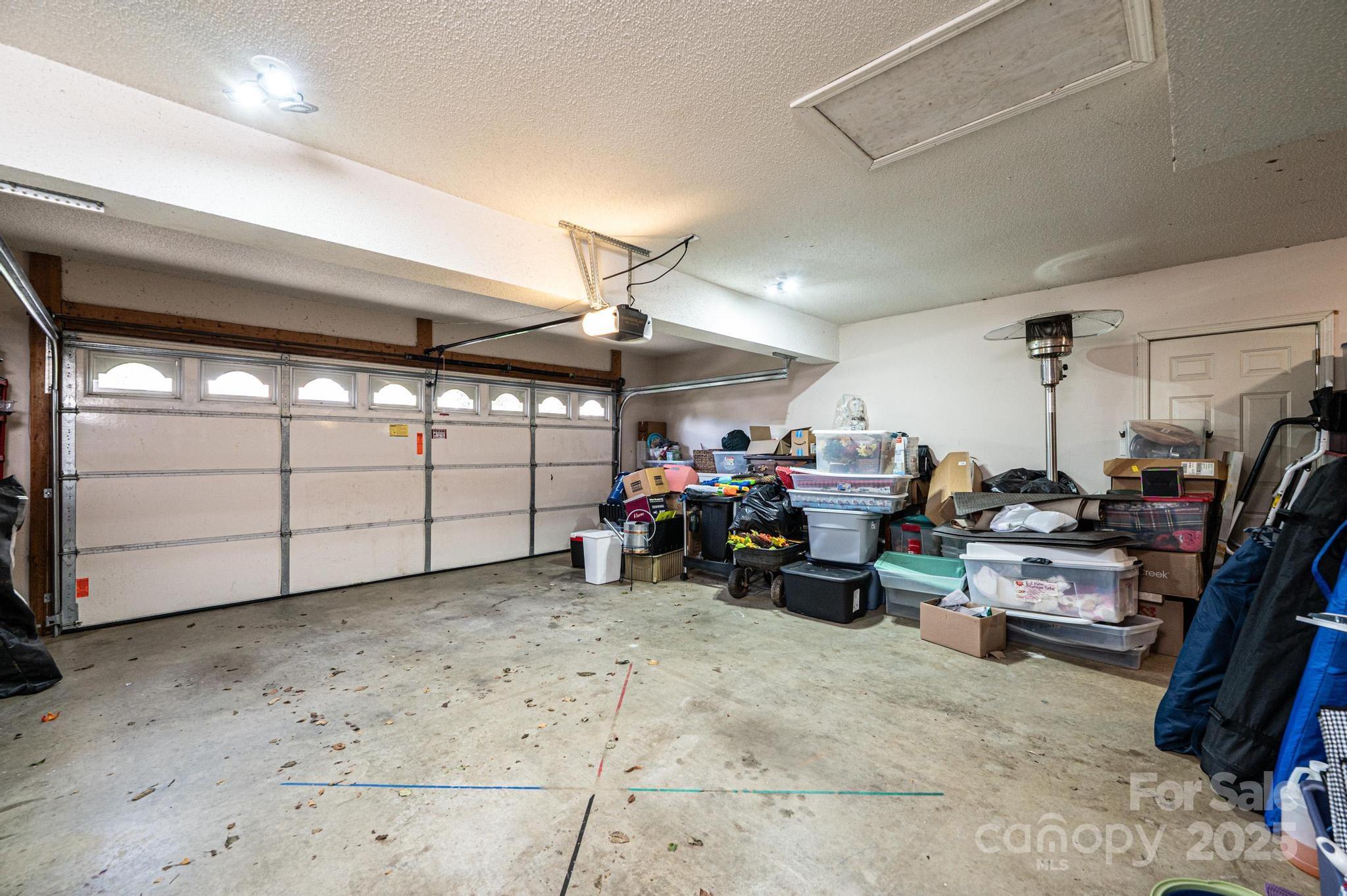 1472 Sweetbriar Lane — Hickory