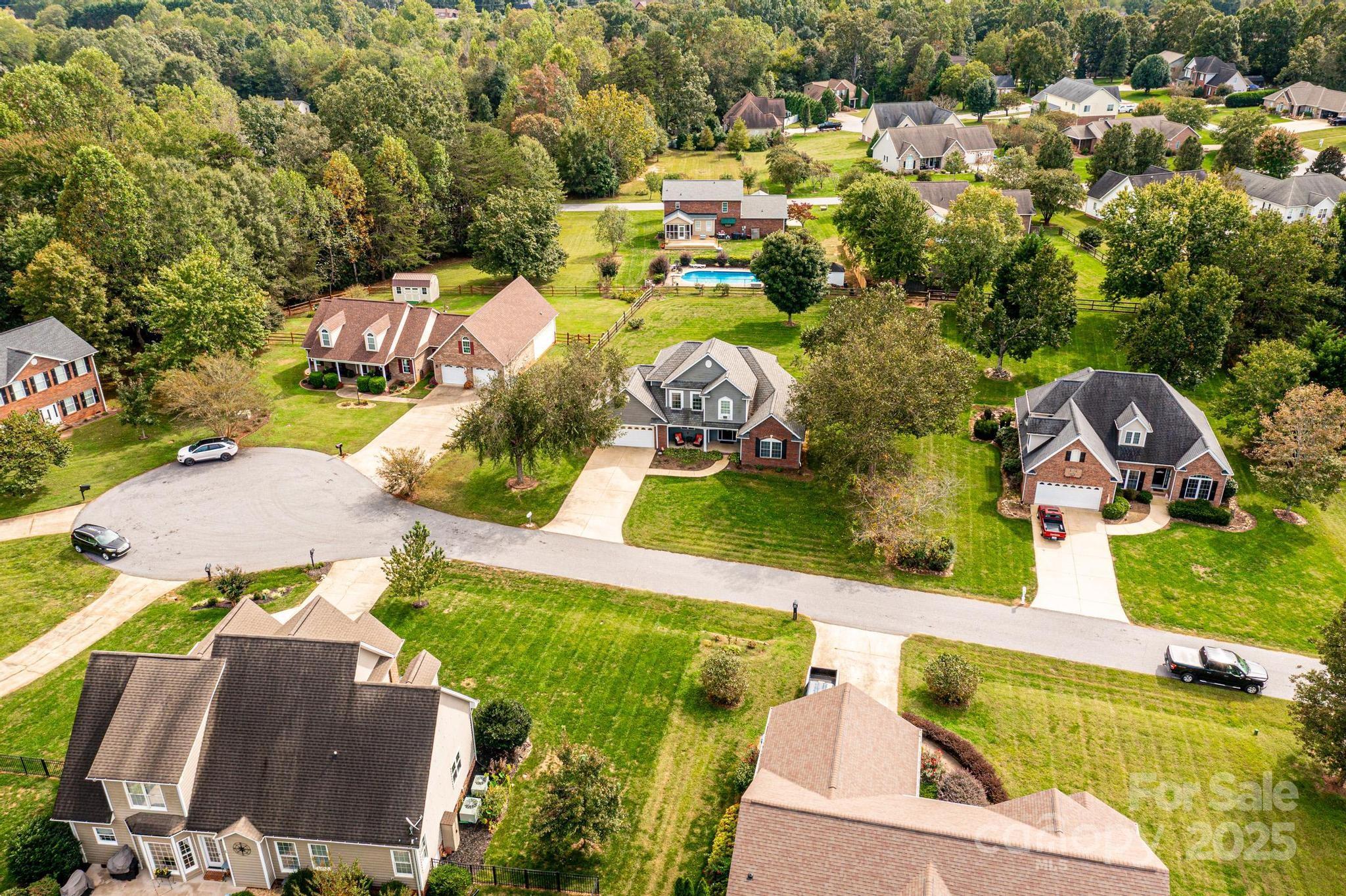 1472 Sweetbriar Lane — Hickory