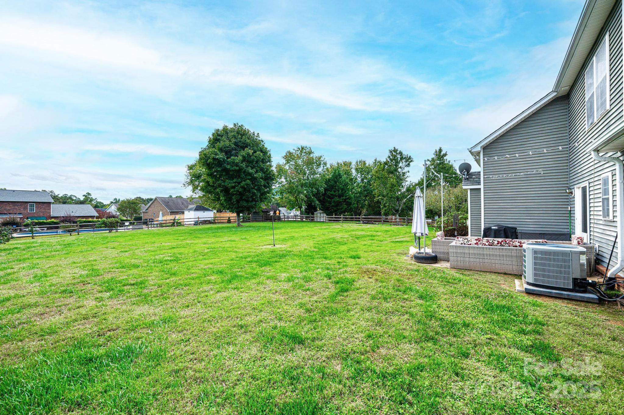 1472 Sweetbriar Lane — Hickory
