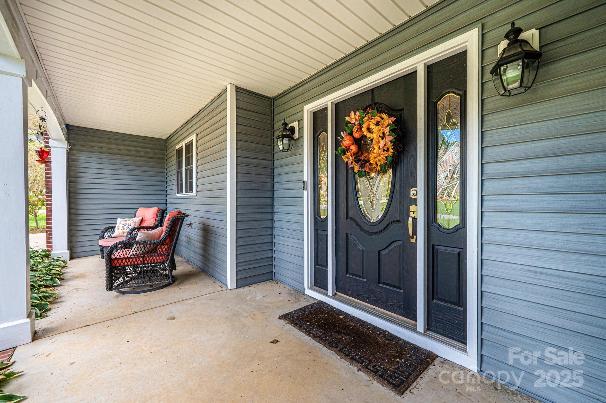 1472 Sweetbriar Lane — Hickory
