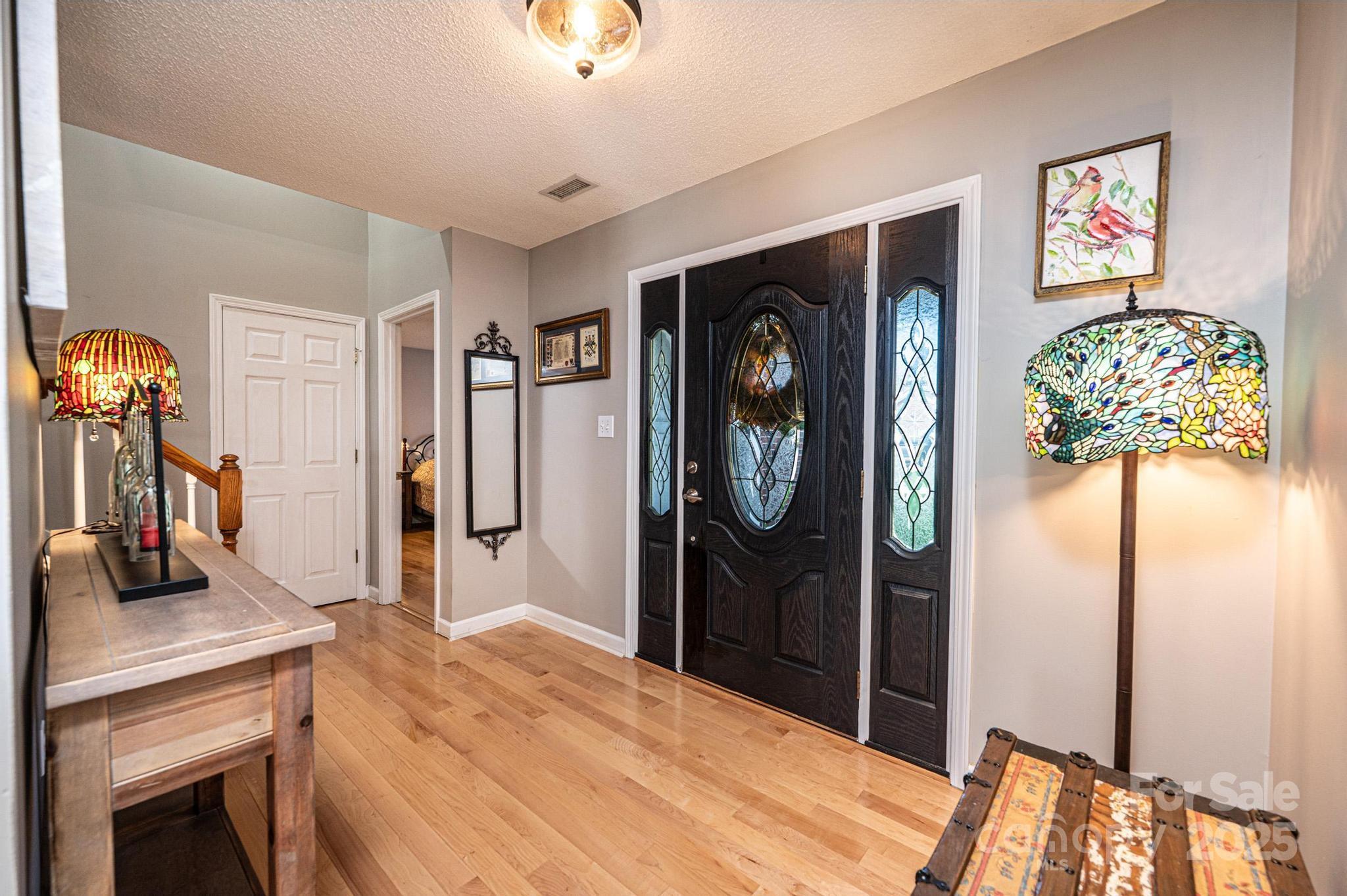1472 Sweetbriar Lane — Hickory