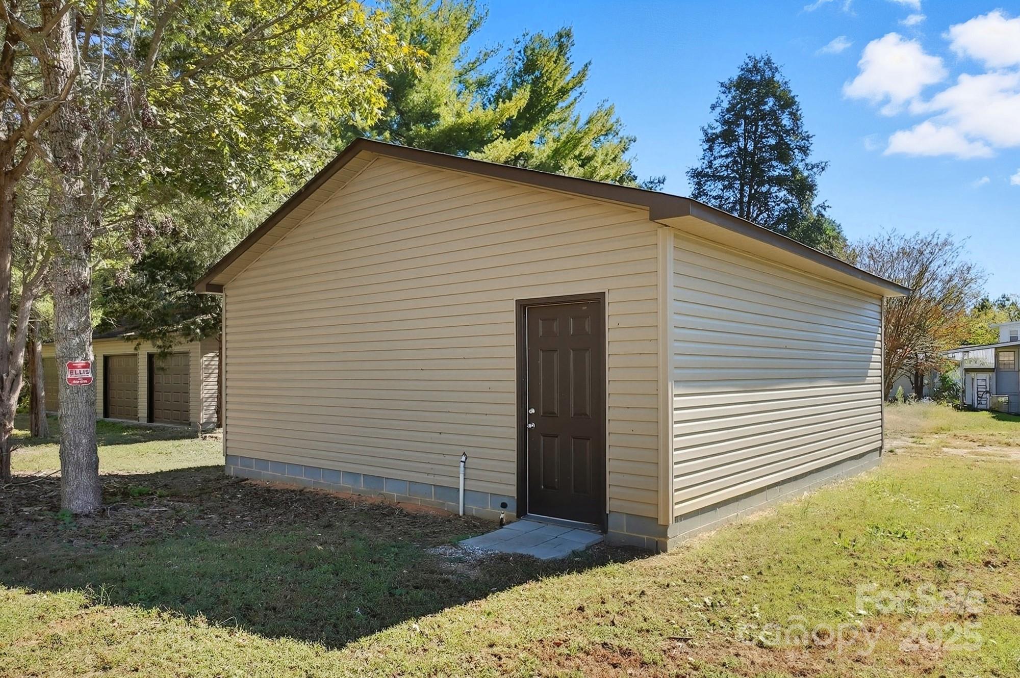3230 W Innes Street — Salisbury
