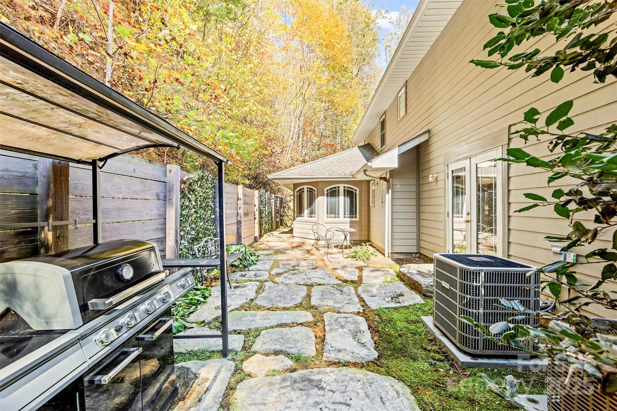 336 Berry Lane — Bryson City