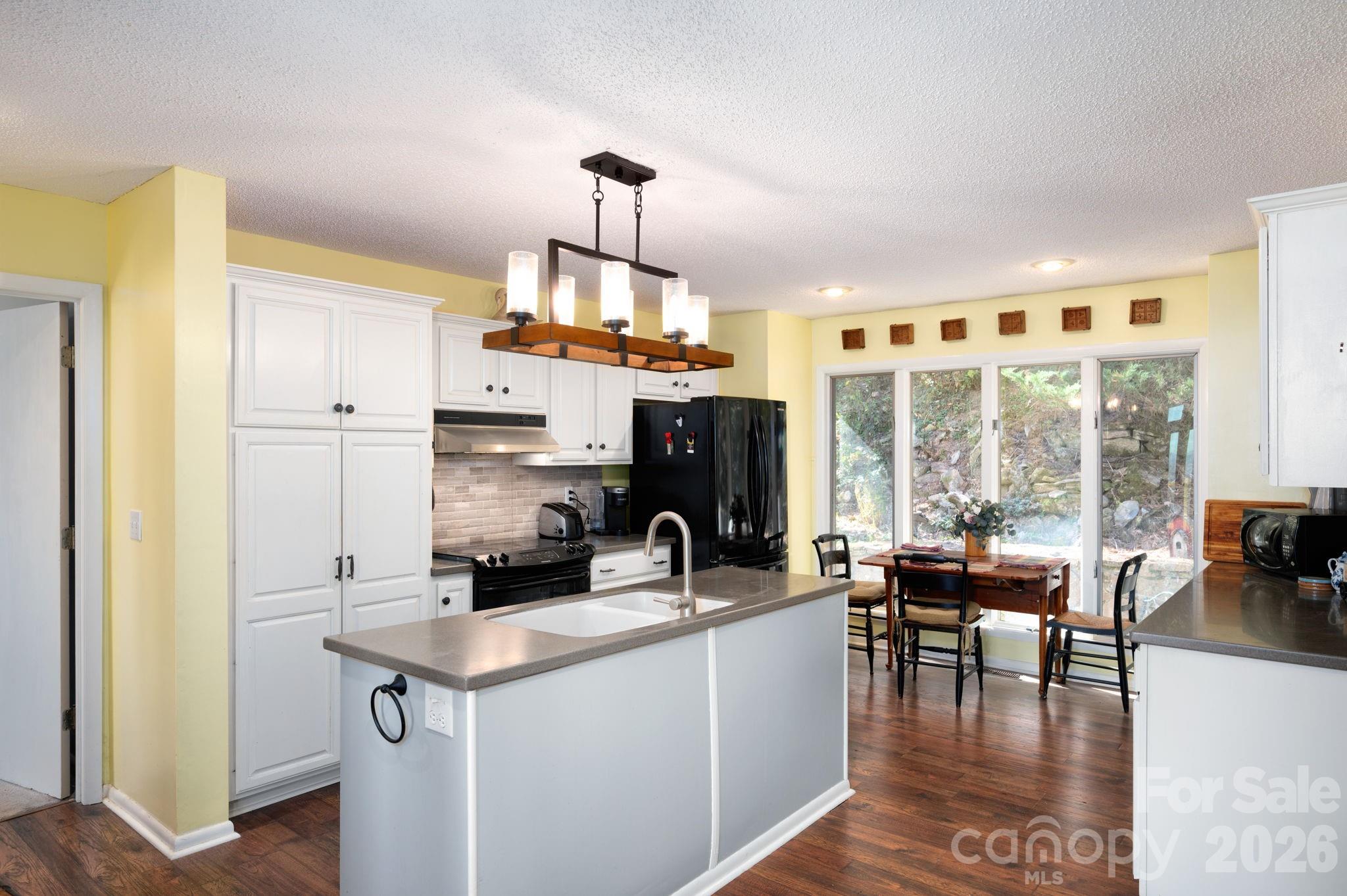 481 Overlook Drive — Mars Hill