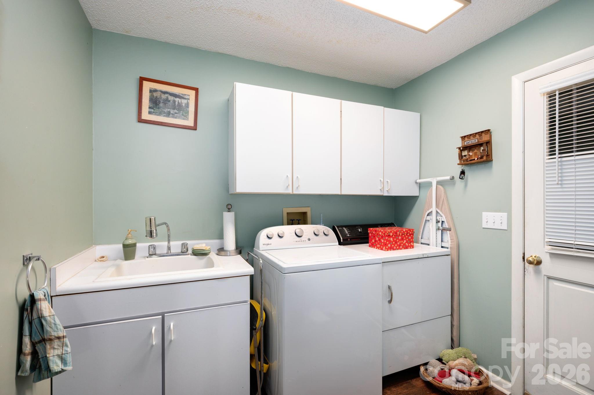 481 Overlook Drive — Mars Hill