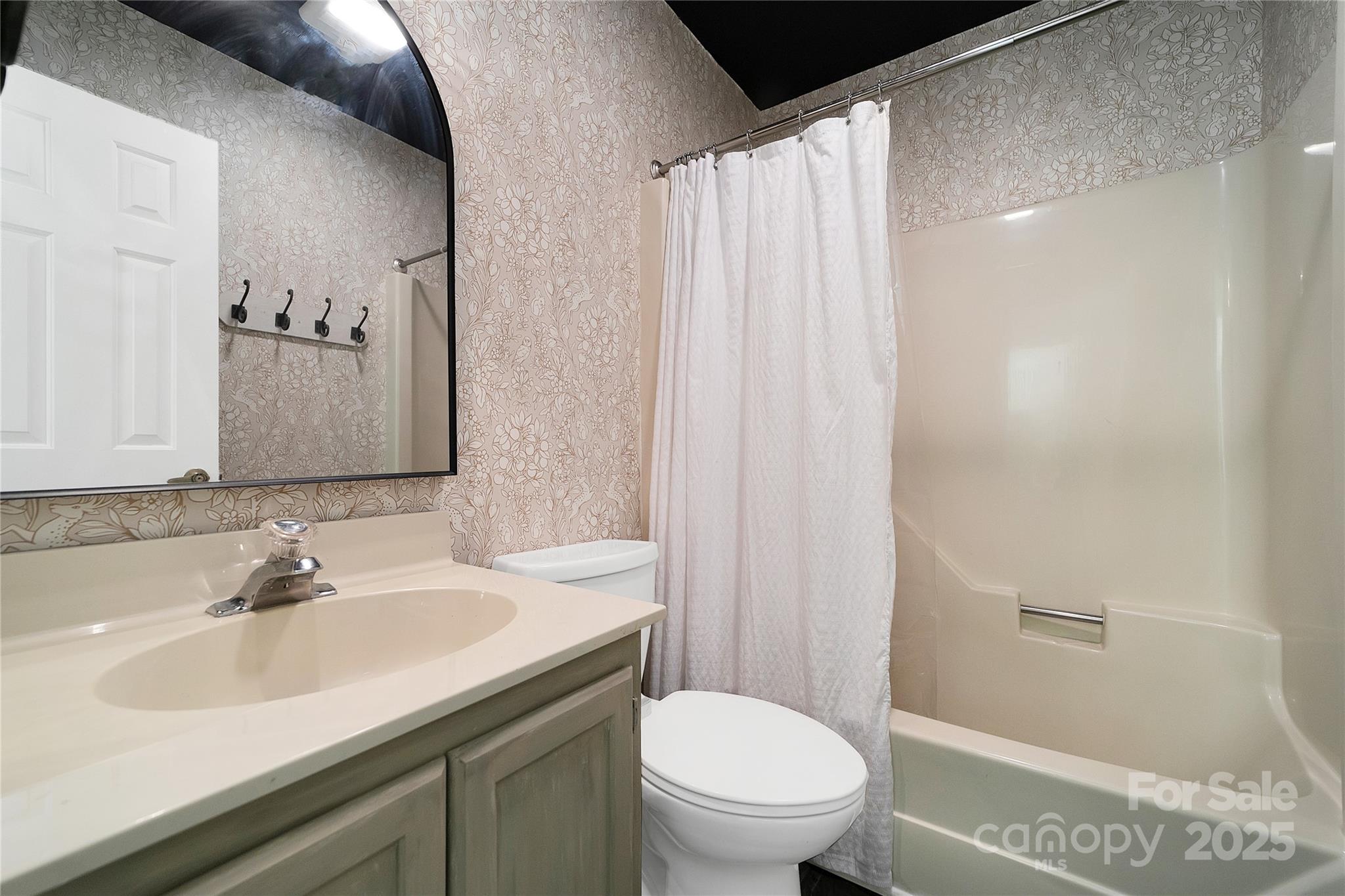 110 Lakeview Court — Brevard