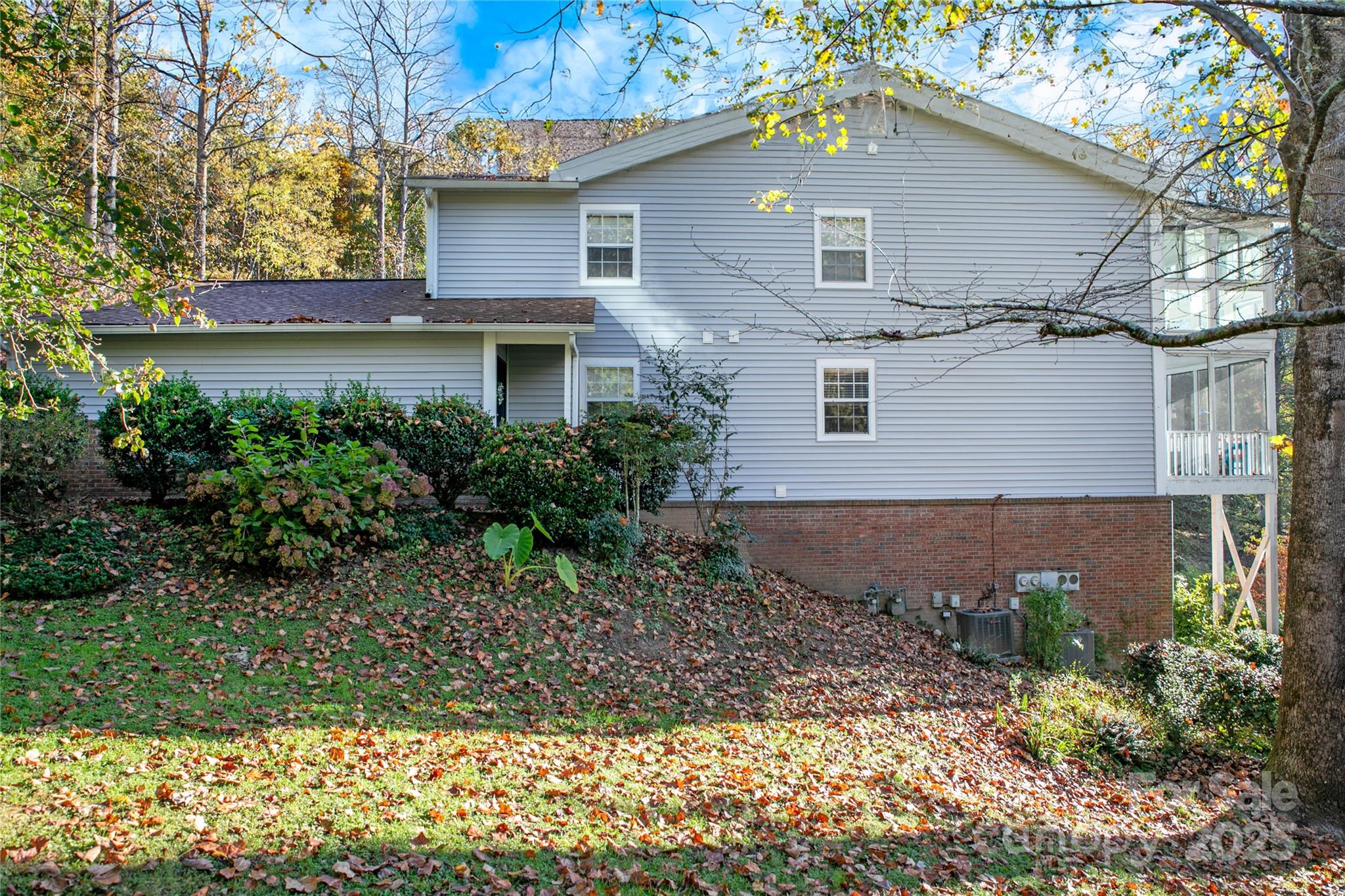 110 Lakeview Court — Brevard