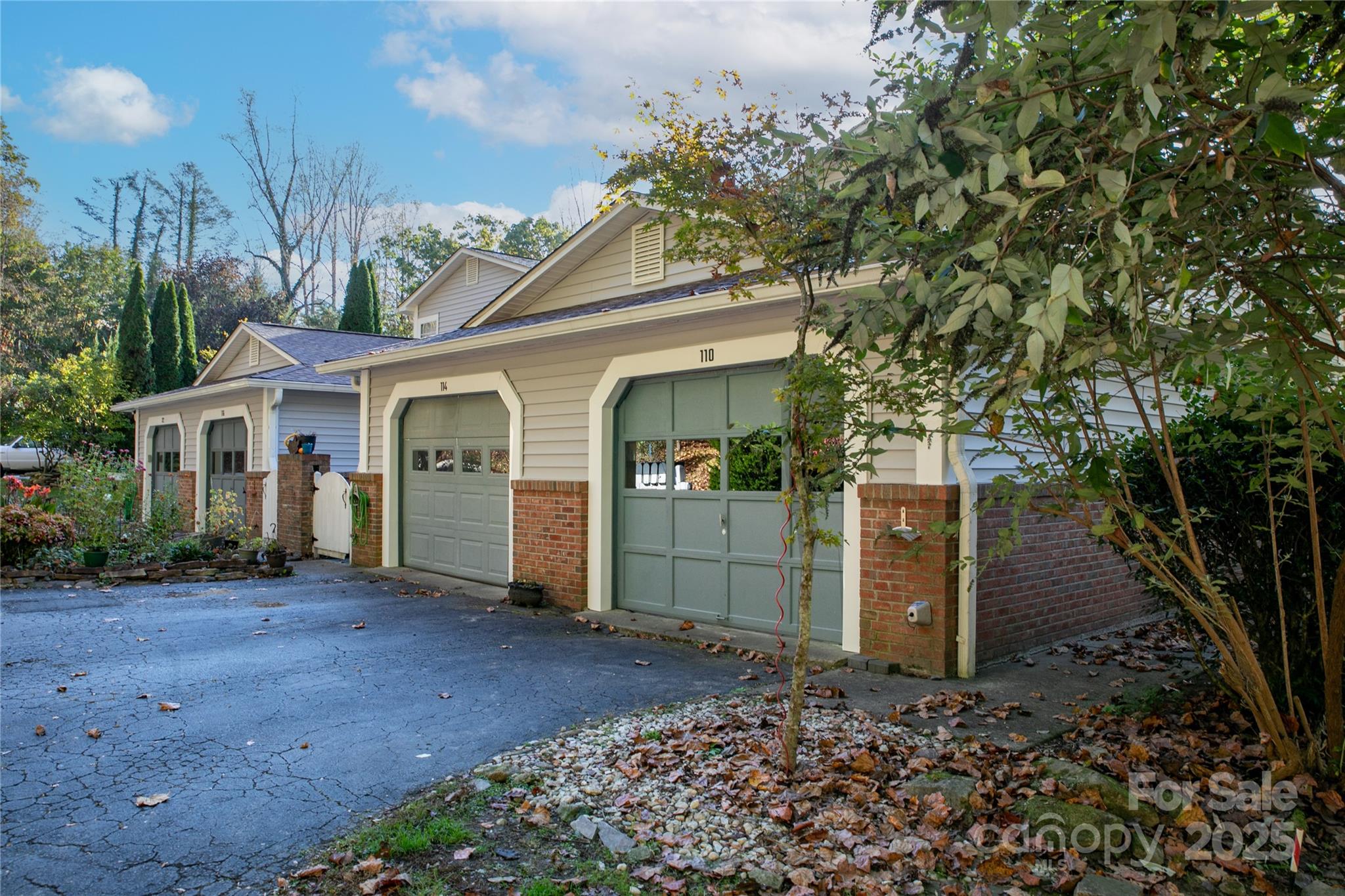 110 Lakeview Court — Brevard