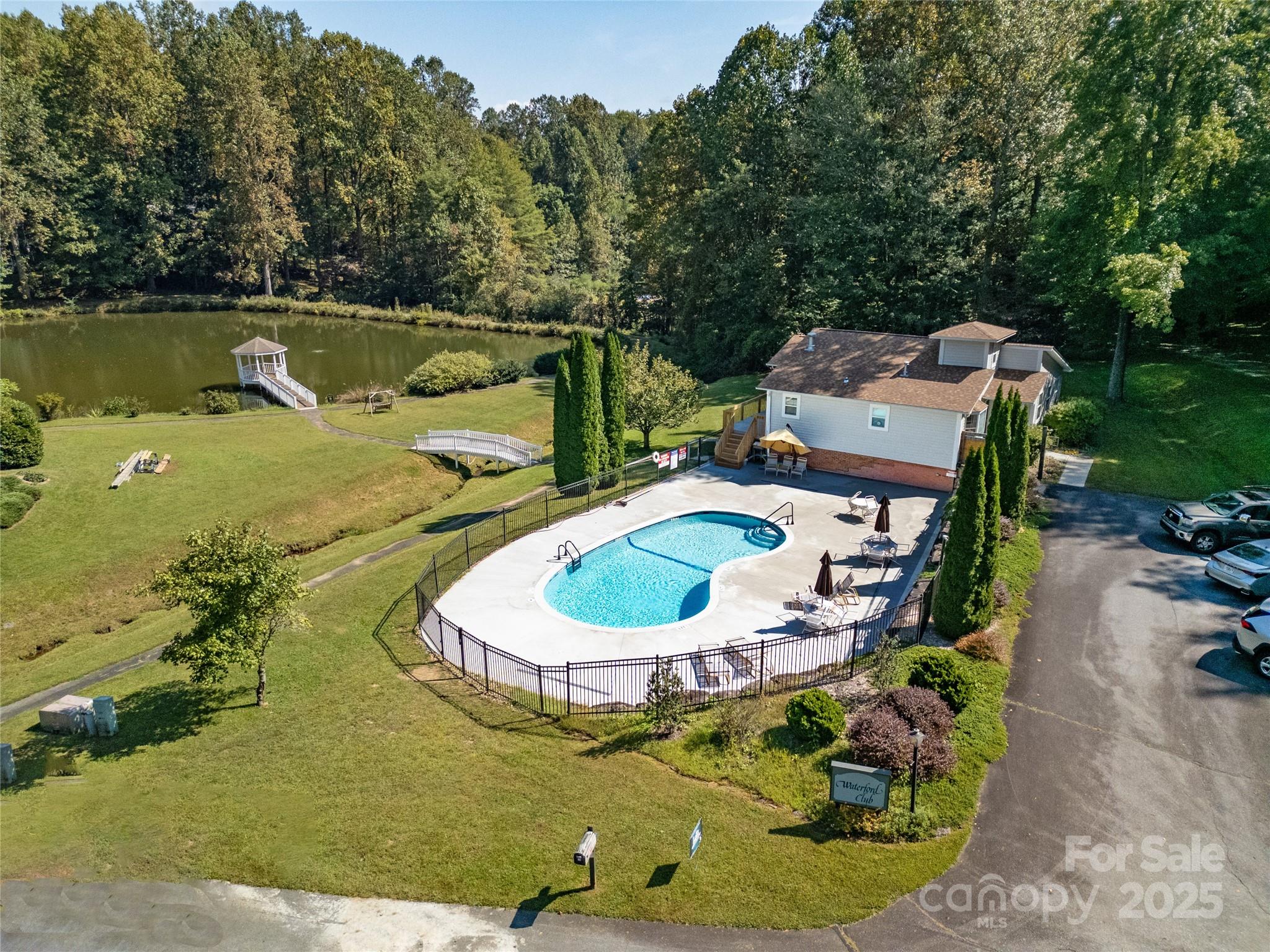 110 Lakeview Court — Brevard