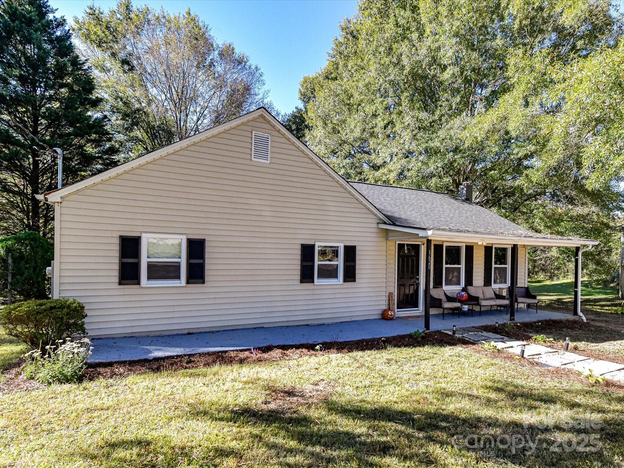 1620 Blueberry Street — Mount Pleasant