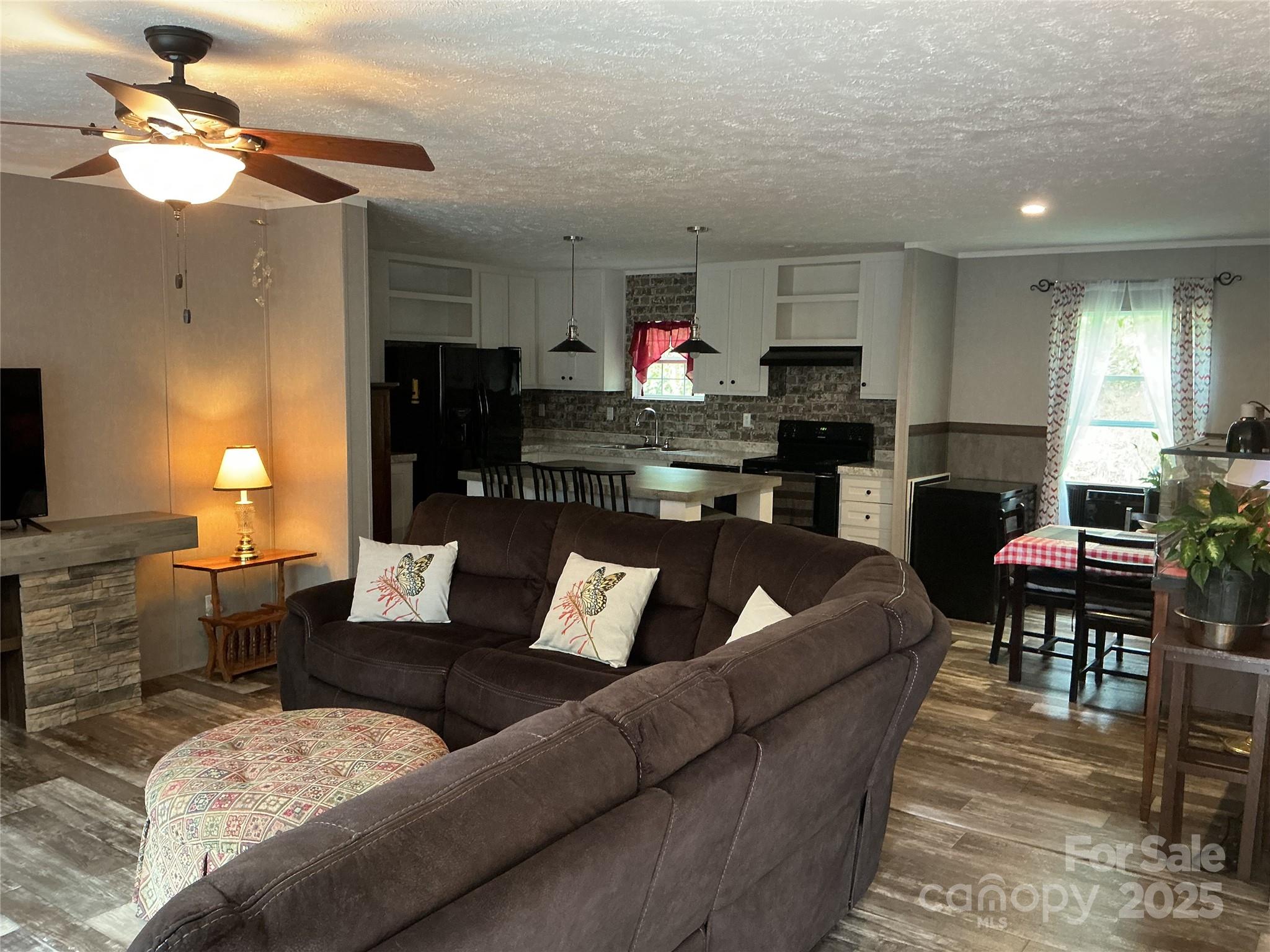 30 and 32 W Skyland Circle — Asheville