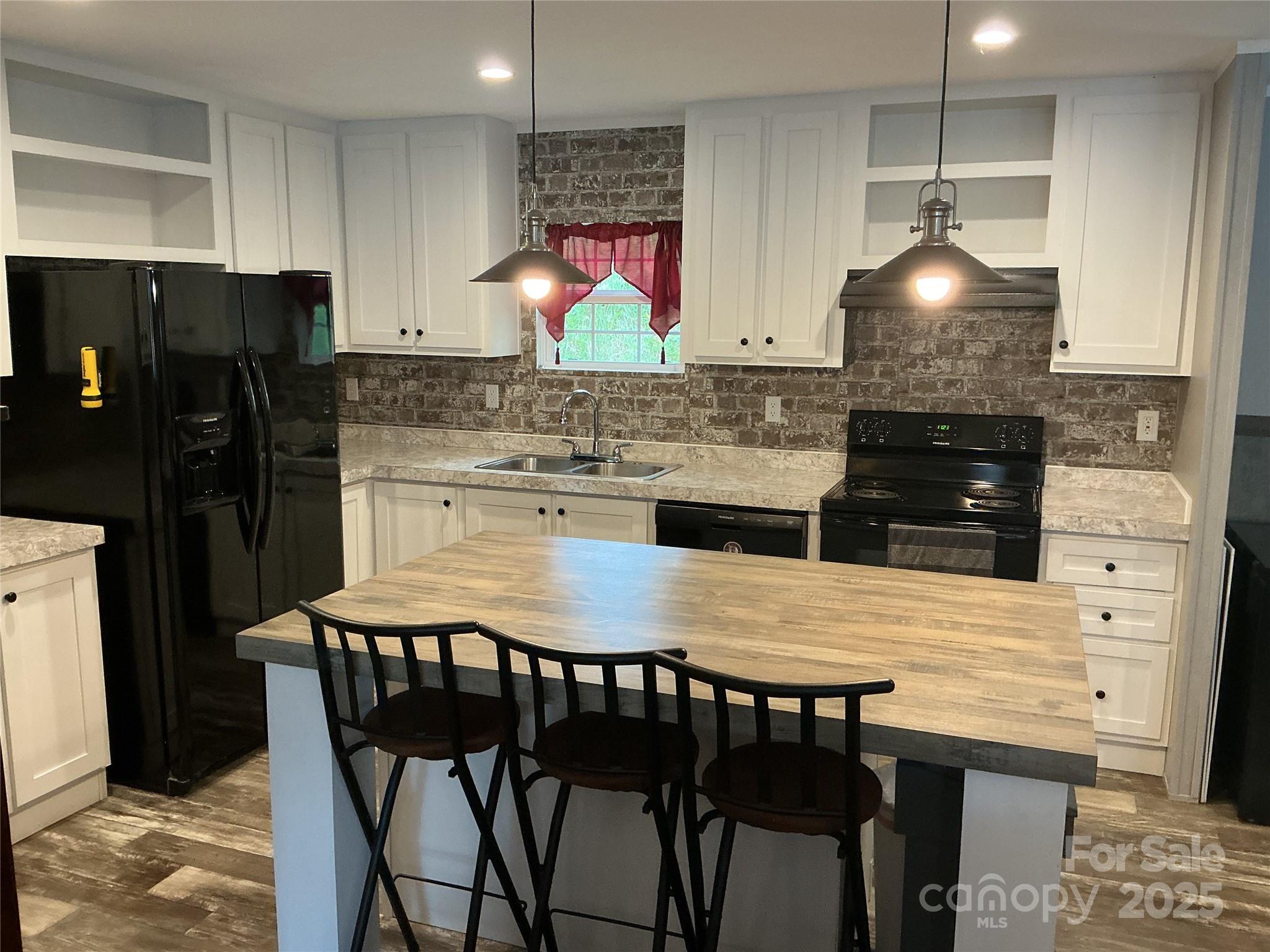 30 and 32 W Skyland Circle — Asheville