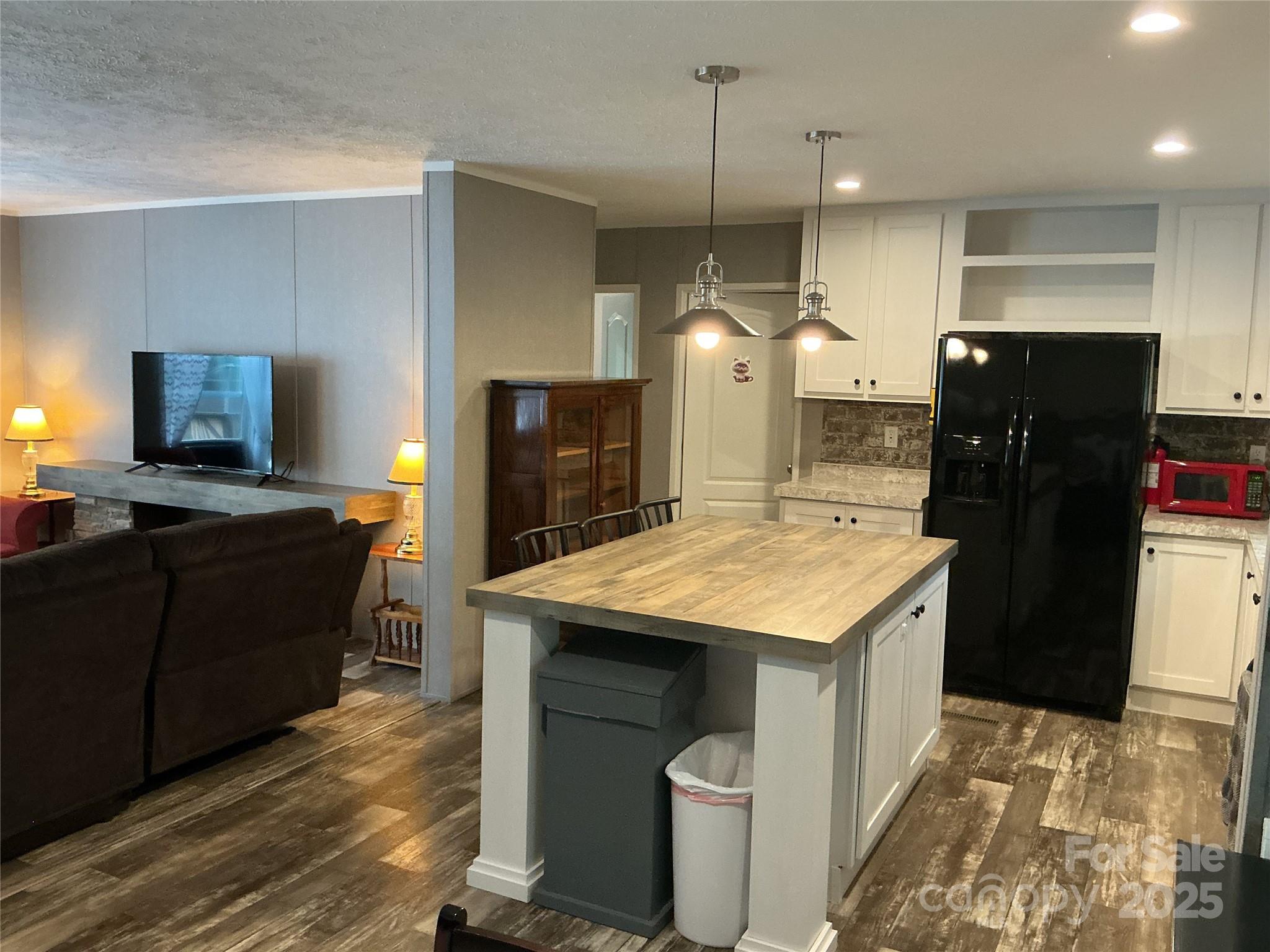 30 and 32 W Skyland Circle — Asheville