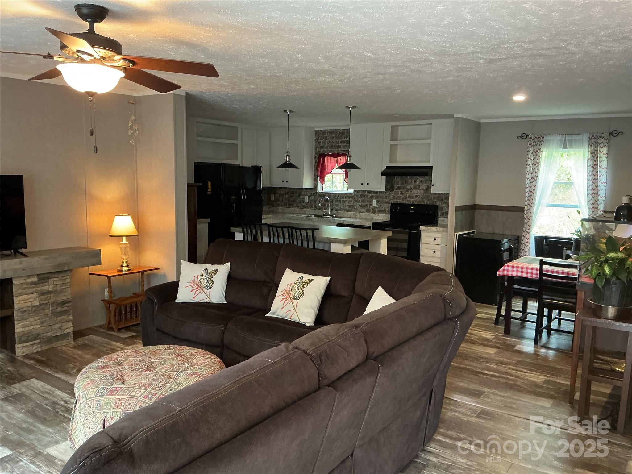 30 and 32 W Skyland Circle — Asheville