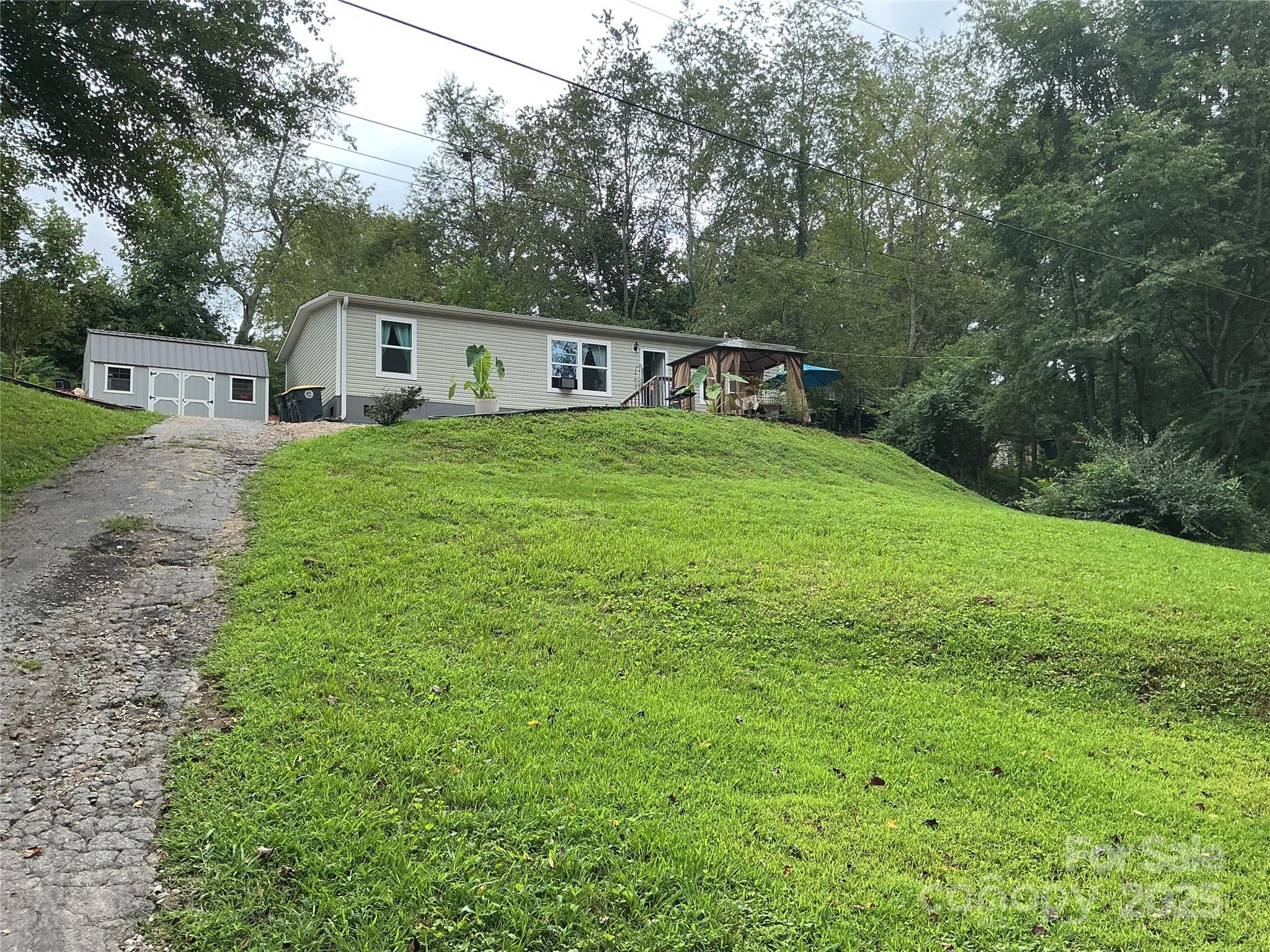 30 and 32 W Skyland Circle — Asheville