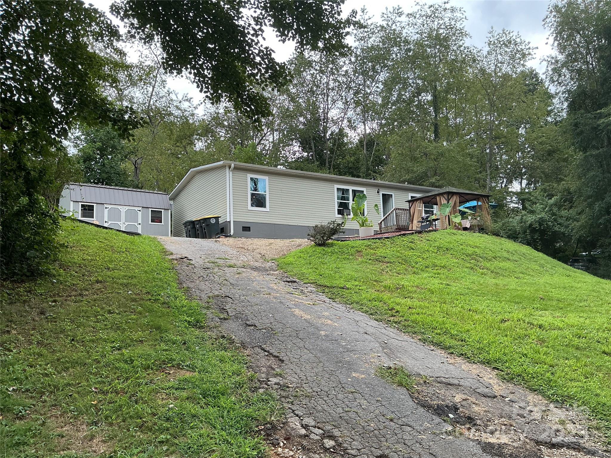 30 and 32 W Skyland Circle — Asheville