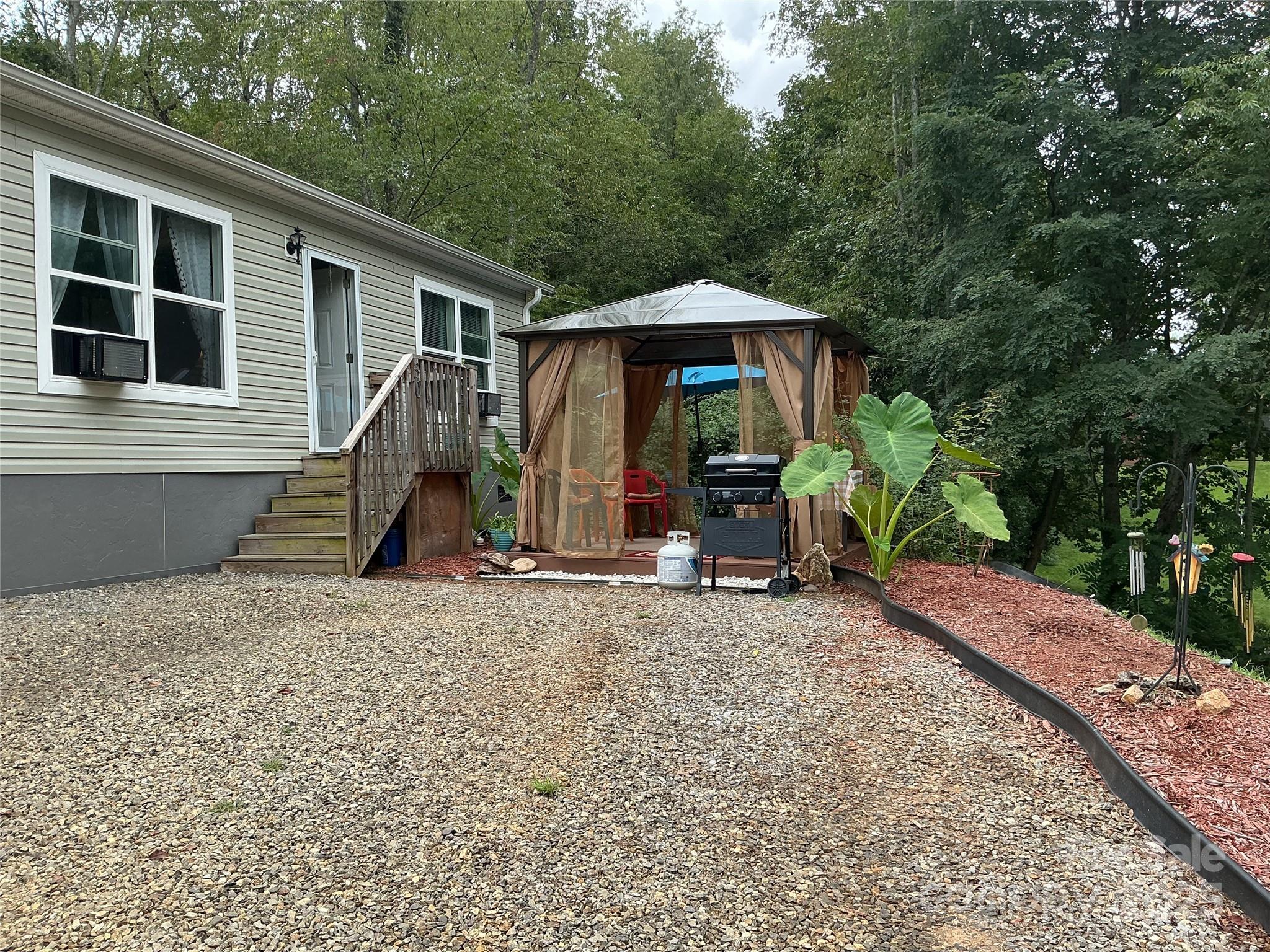 30 and 32 W Skyland Circle — Asheville
