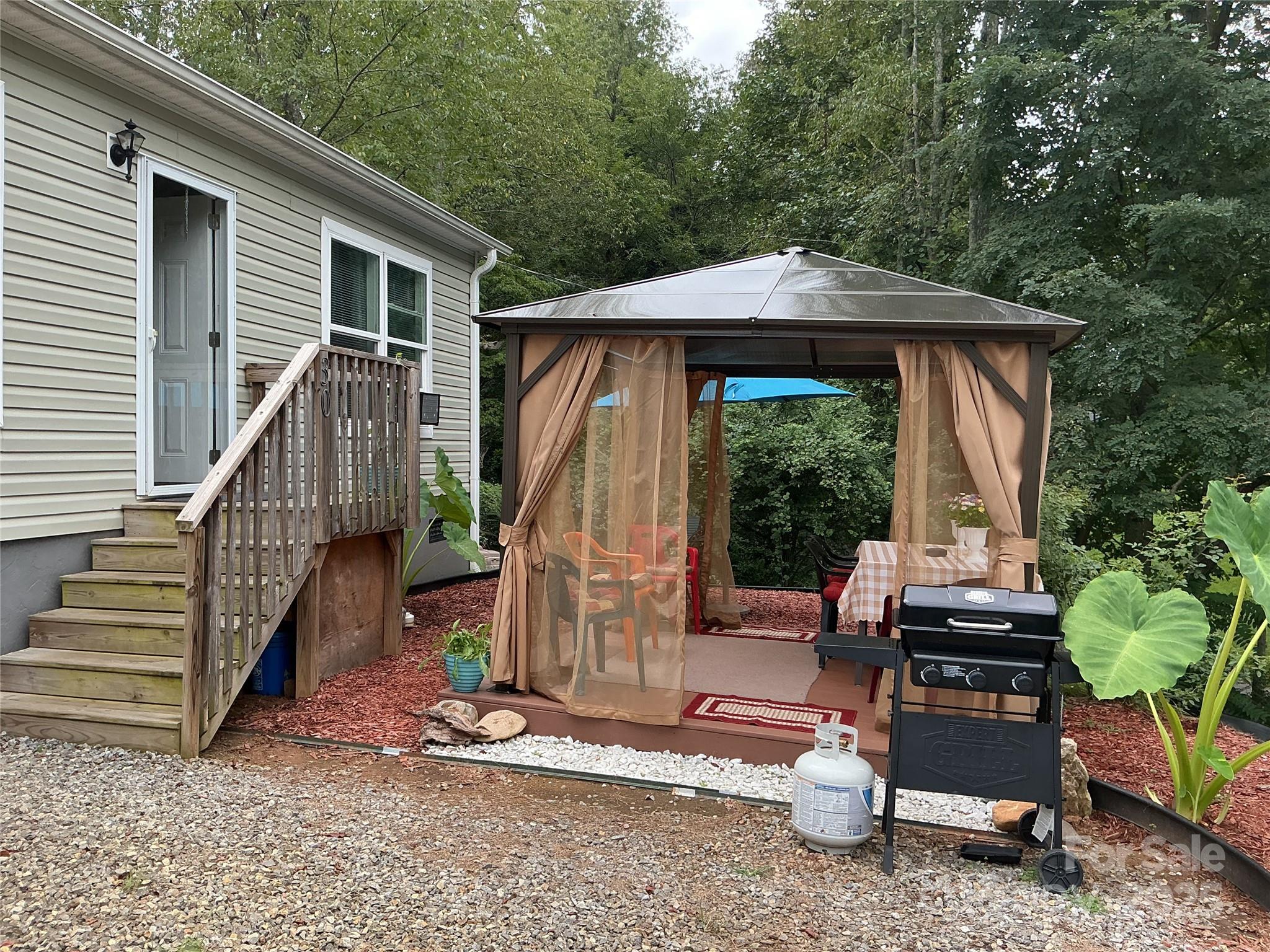 30 and 32 W Skyland Circle — Asheville