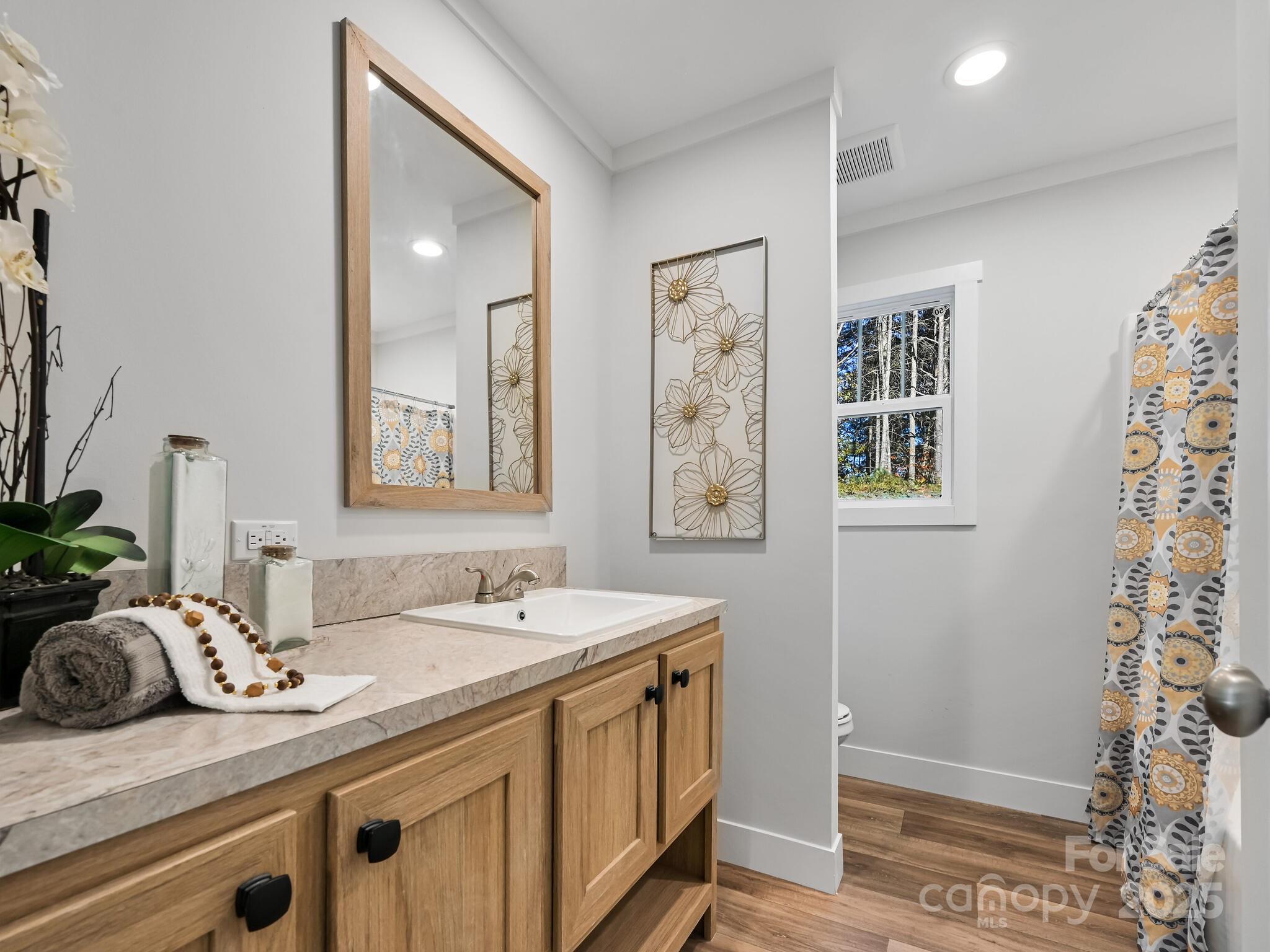 262 Appalachian Way — Mars Hill