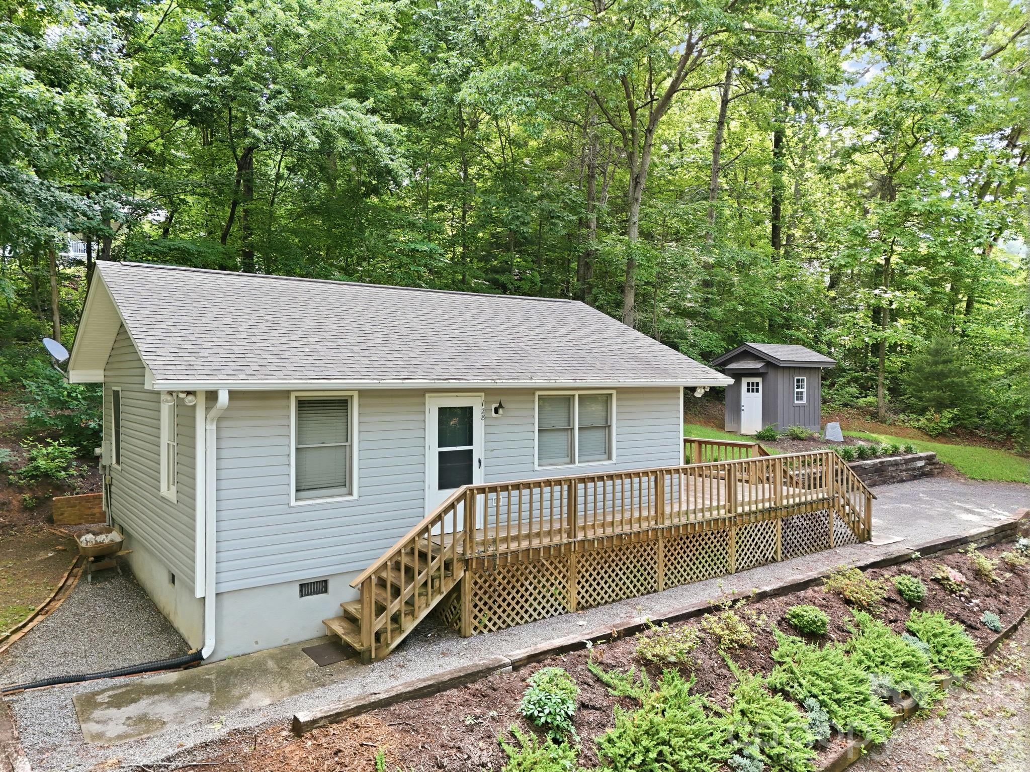 124 Lytle Cove Road — Swannanoa
