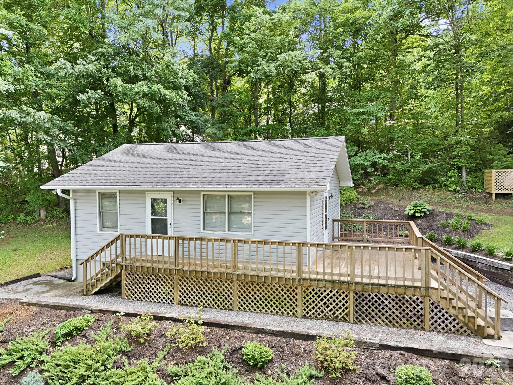 124 Lytle Cove Road — Swannanoa