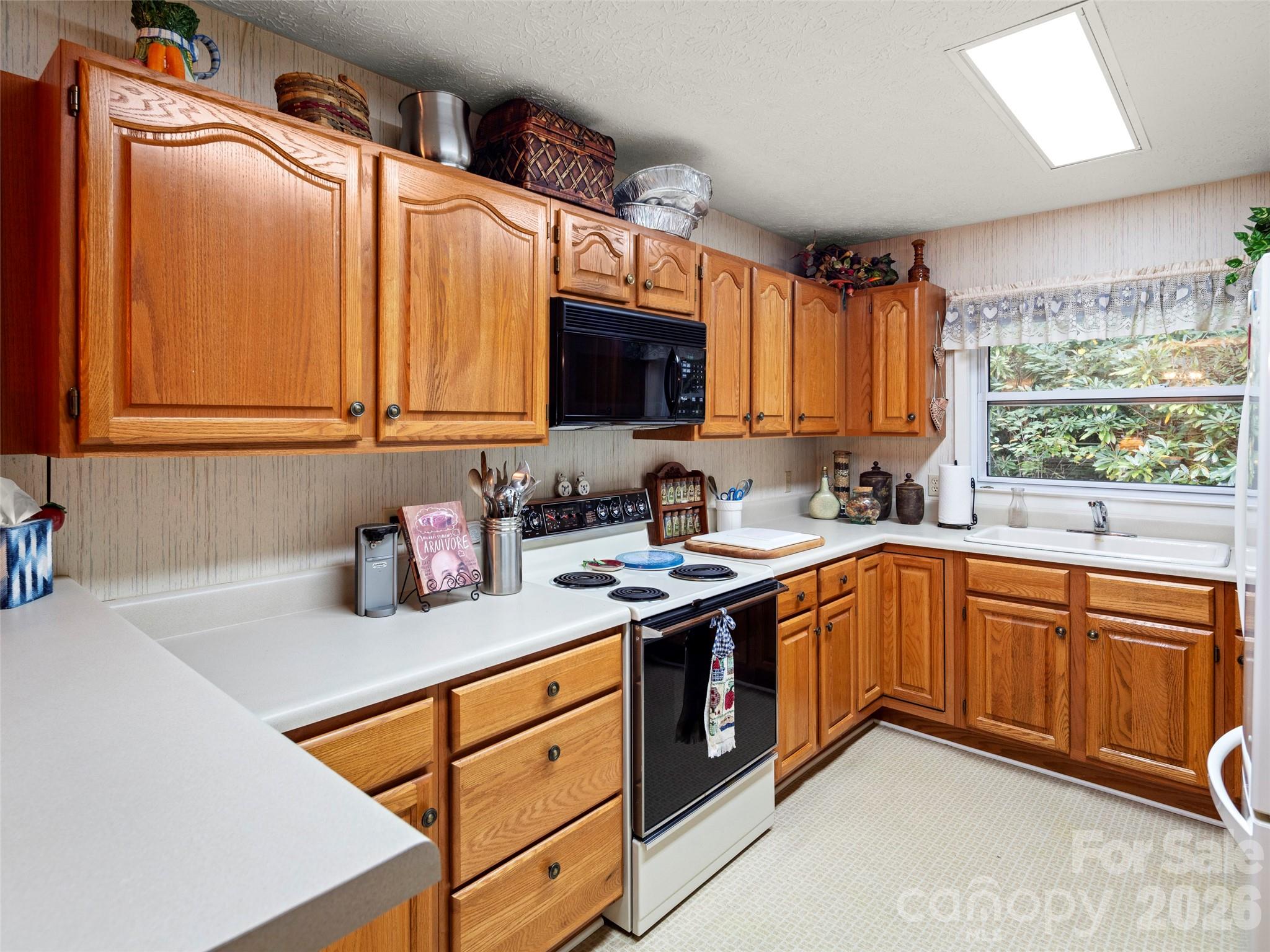 812 Crab Creek Road — Hendersonville