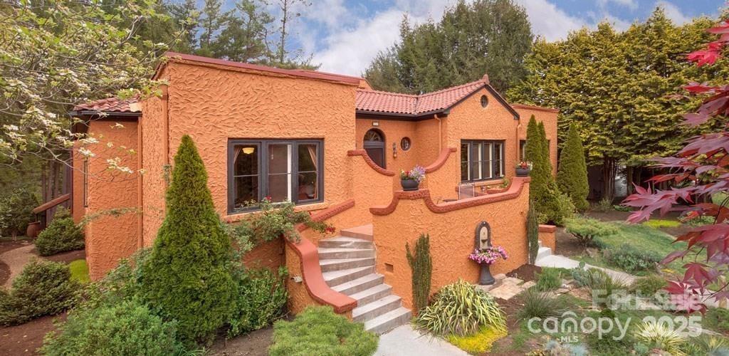 26 Sheridan Road — Asheville