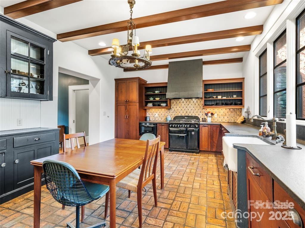 26 Sheridan Road — Asheville