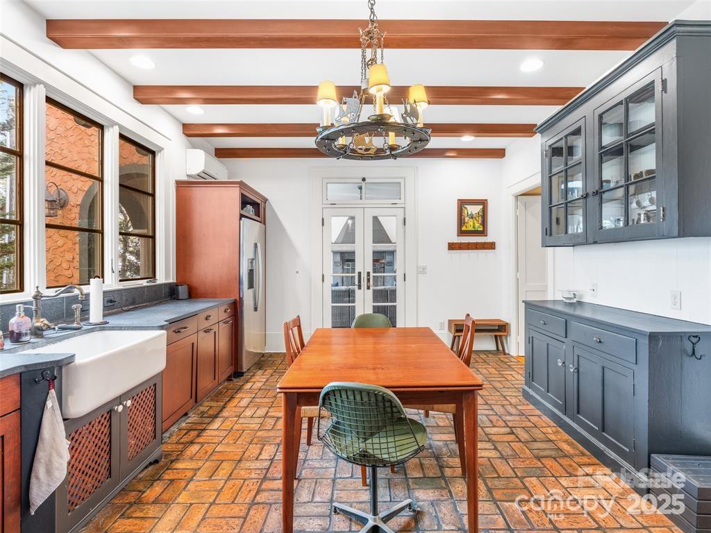 26 Sheridan Road — Asheville