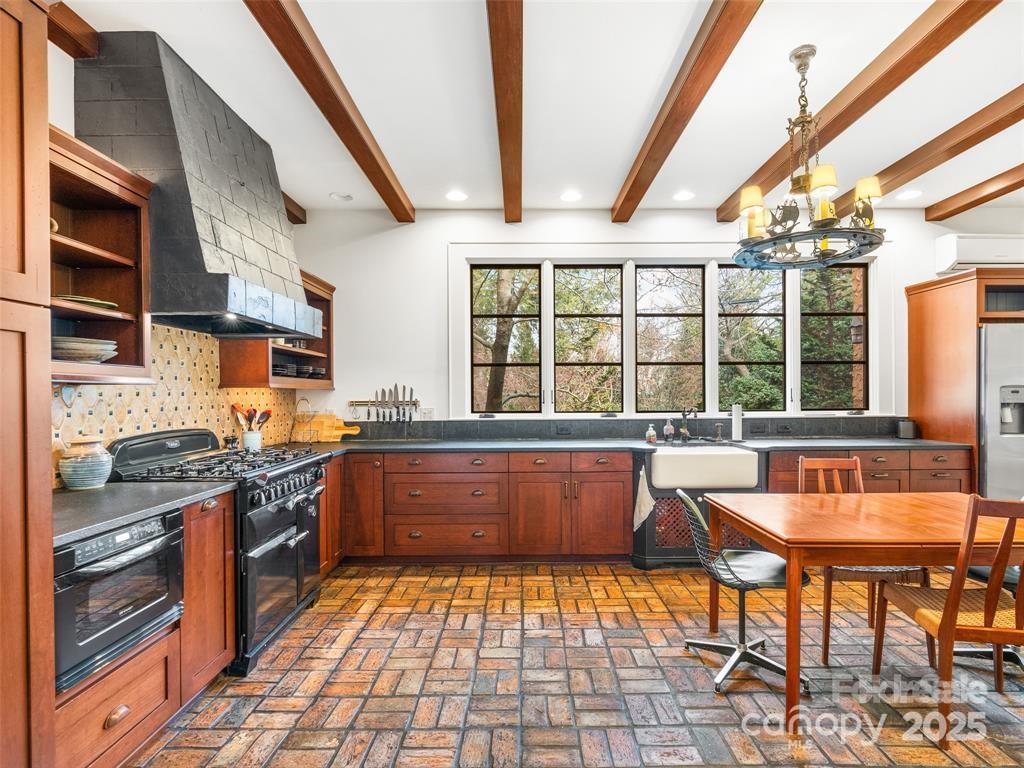 26 Sheridan Road — Asheville
