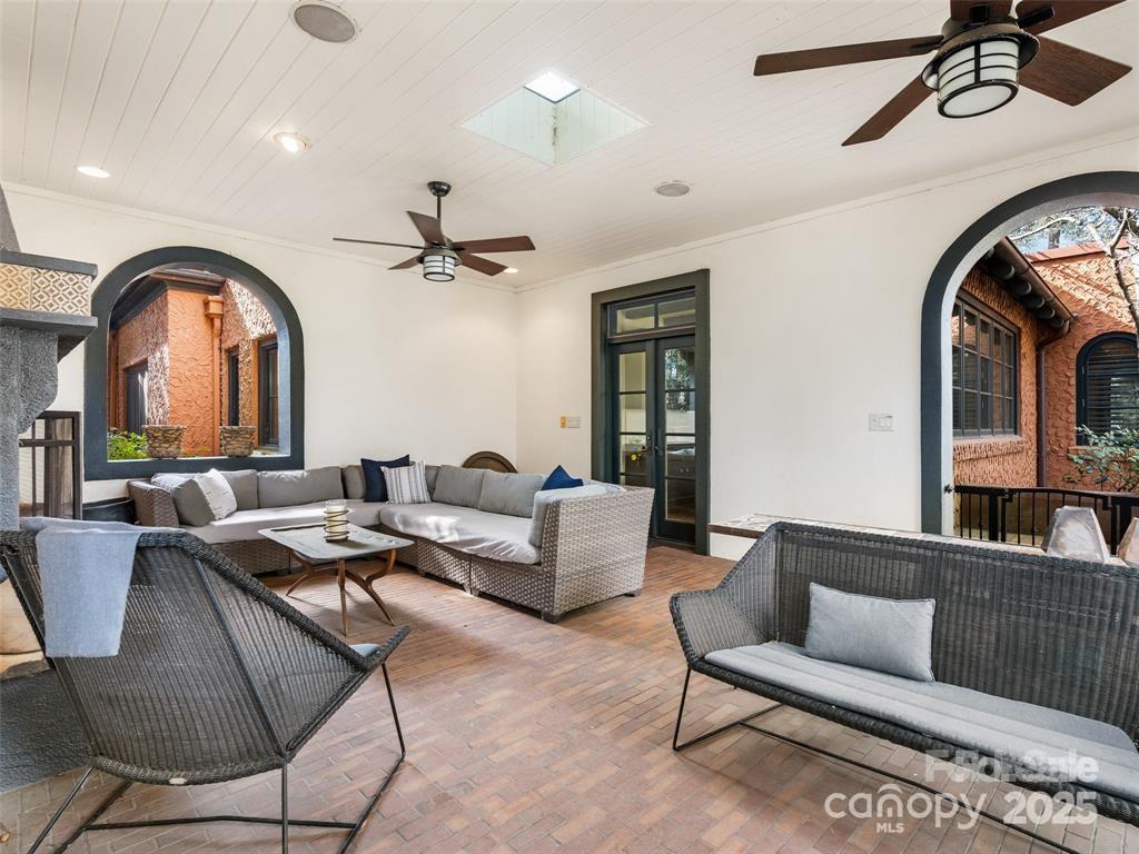 26 Sheridan Road — Asheville