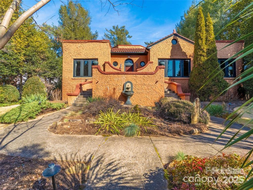 26 Sheridan Road — Asheville