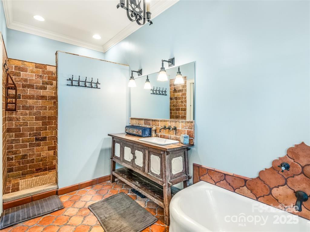 26 Sheridan Road — Asheville