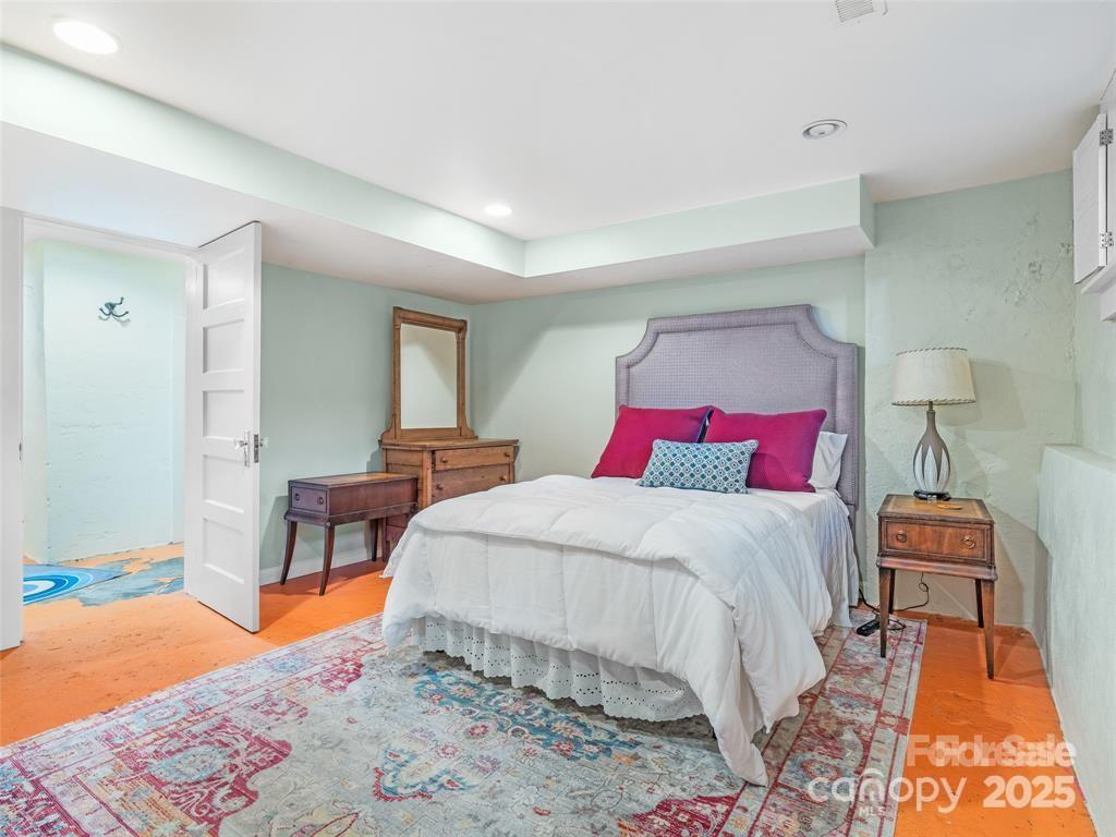 26 Sheridan Road — Asheville