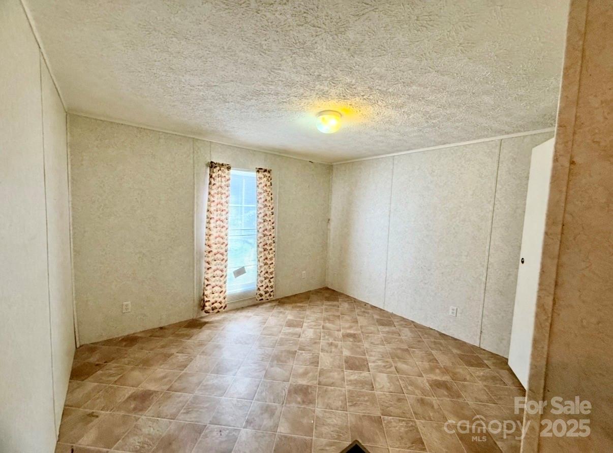 1409 Clayton Drive — Chester