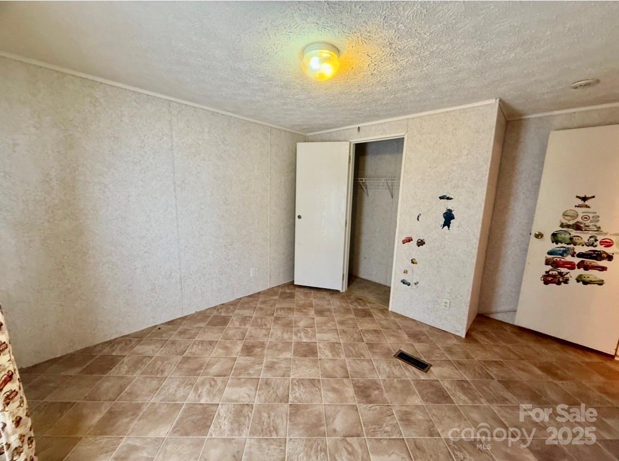 1409 Clayton Drive — Chester